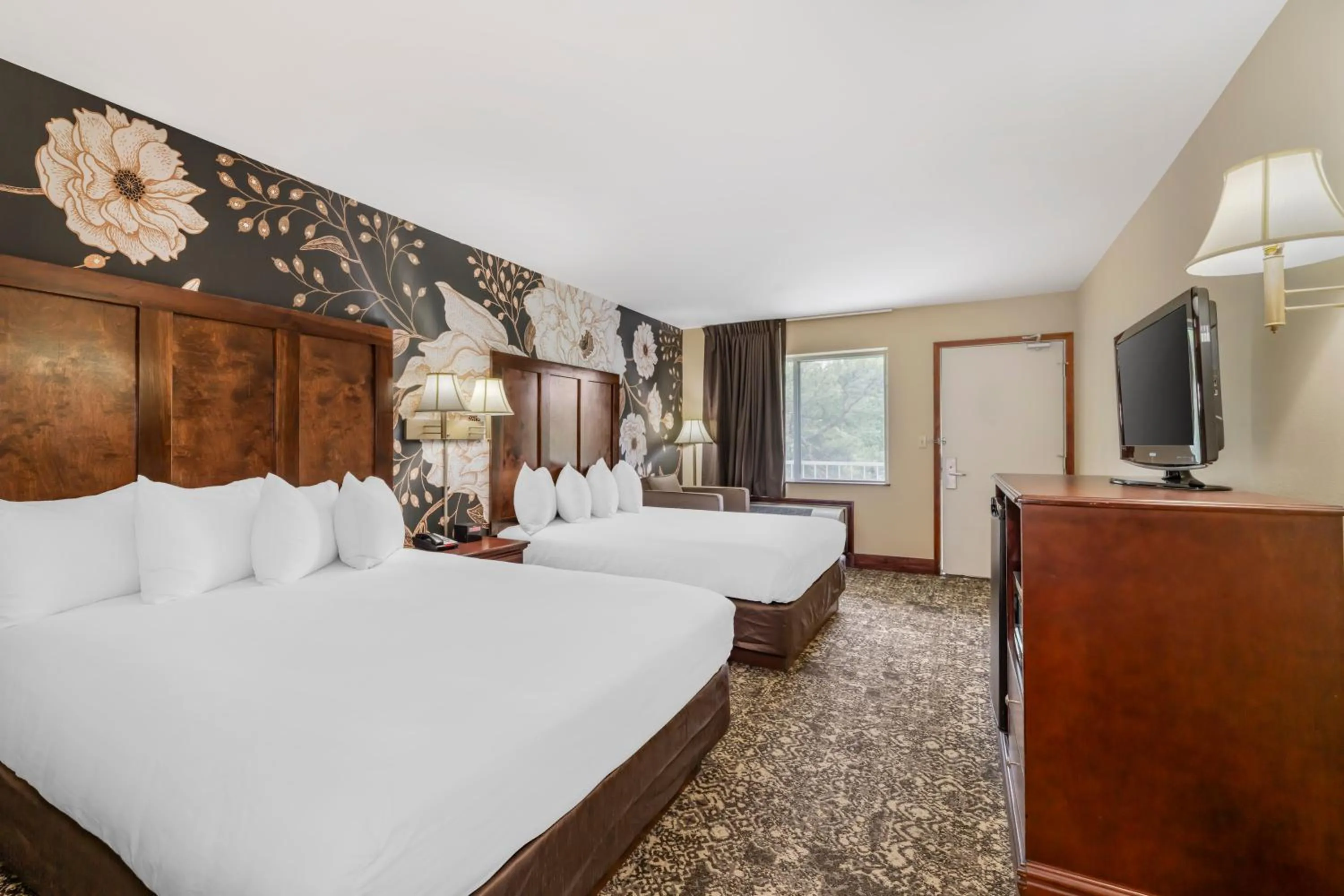 Bed in Quality Inn Eureka Springs South