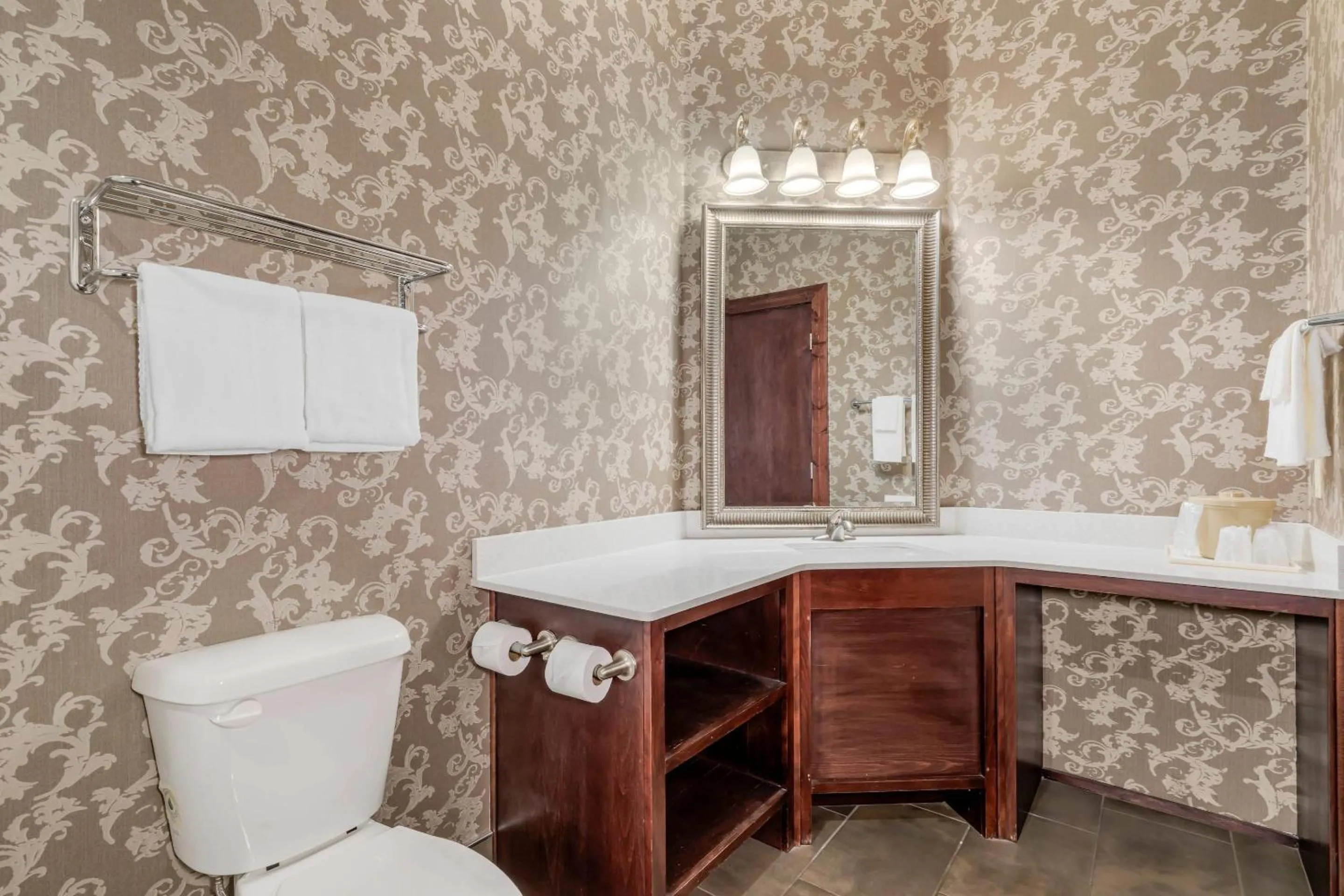 Bedroom in Quality Inn Eureka Springs South