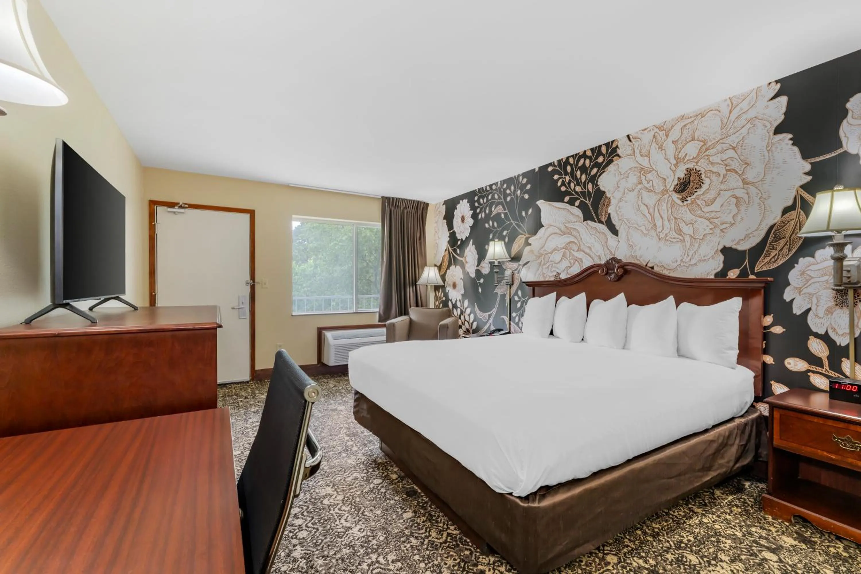 Bed in Quality Inn Eureka Springs South