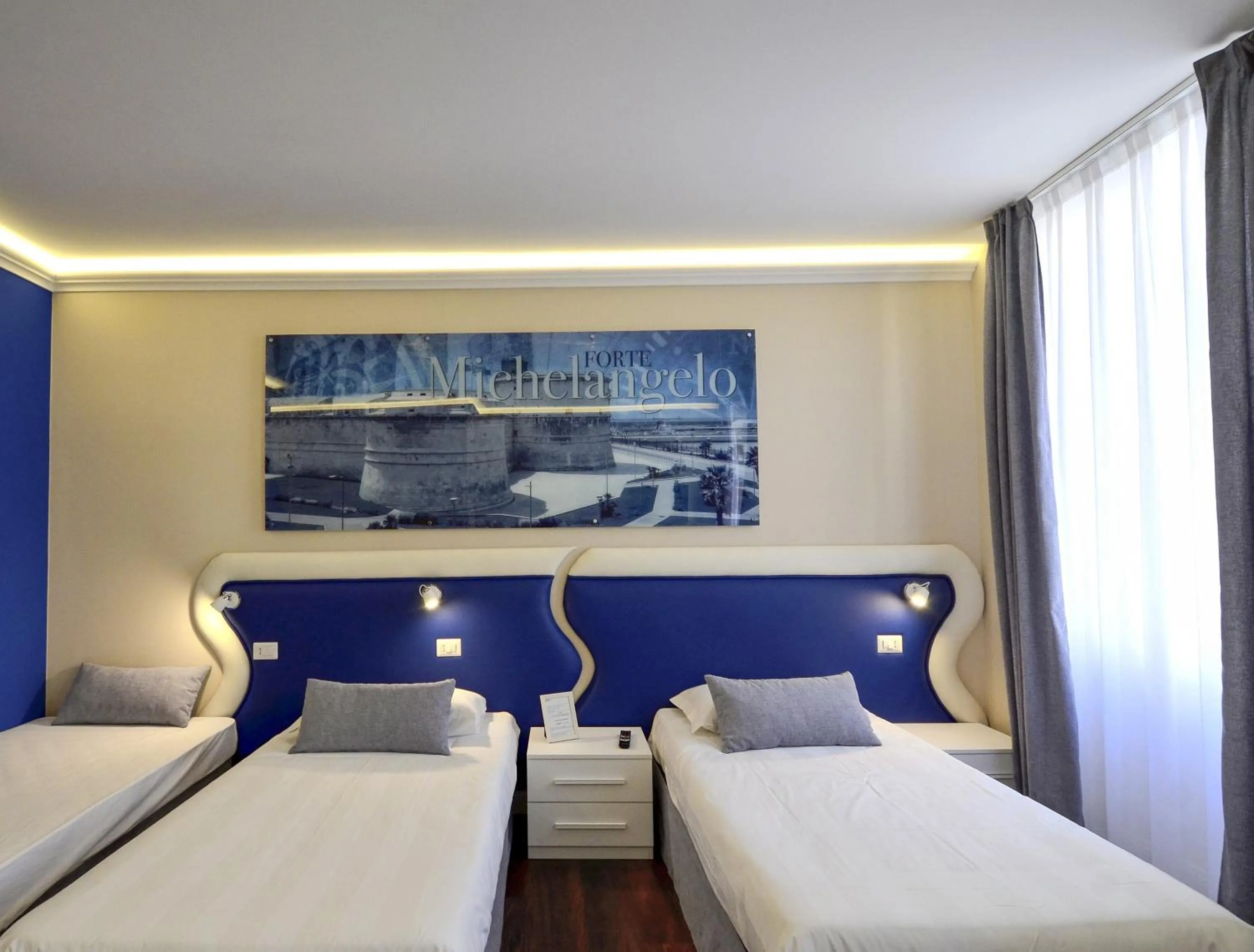 Photo of the whole room, Bed in 7 Bell's House