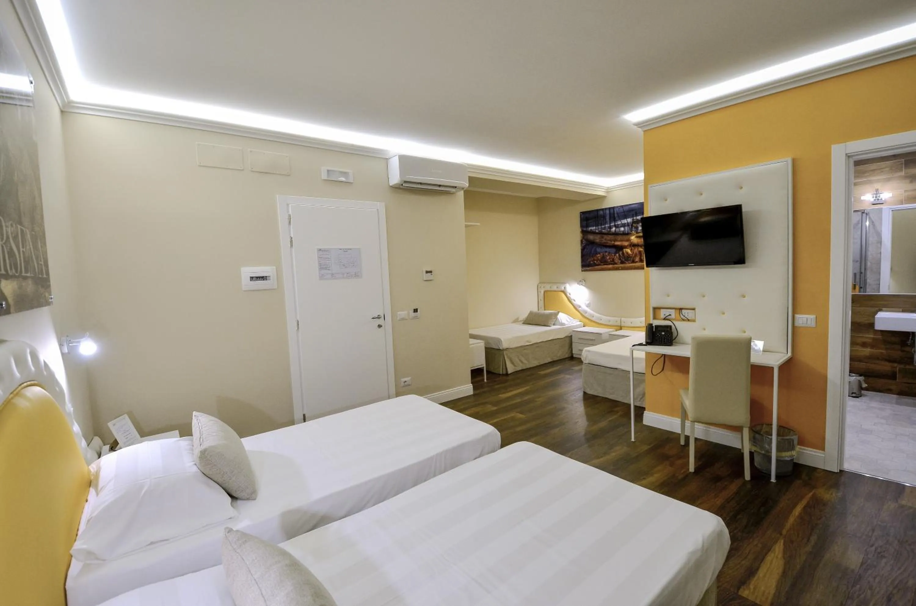 Photo of the whole room, Bed in 7 Bell's House