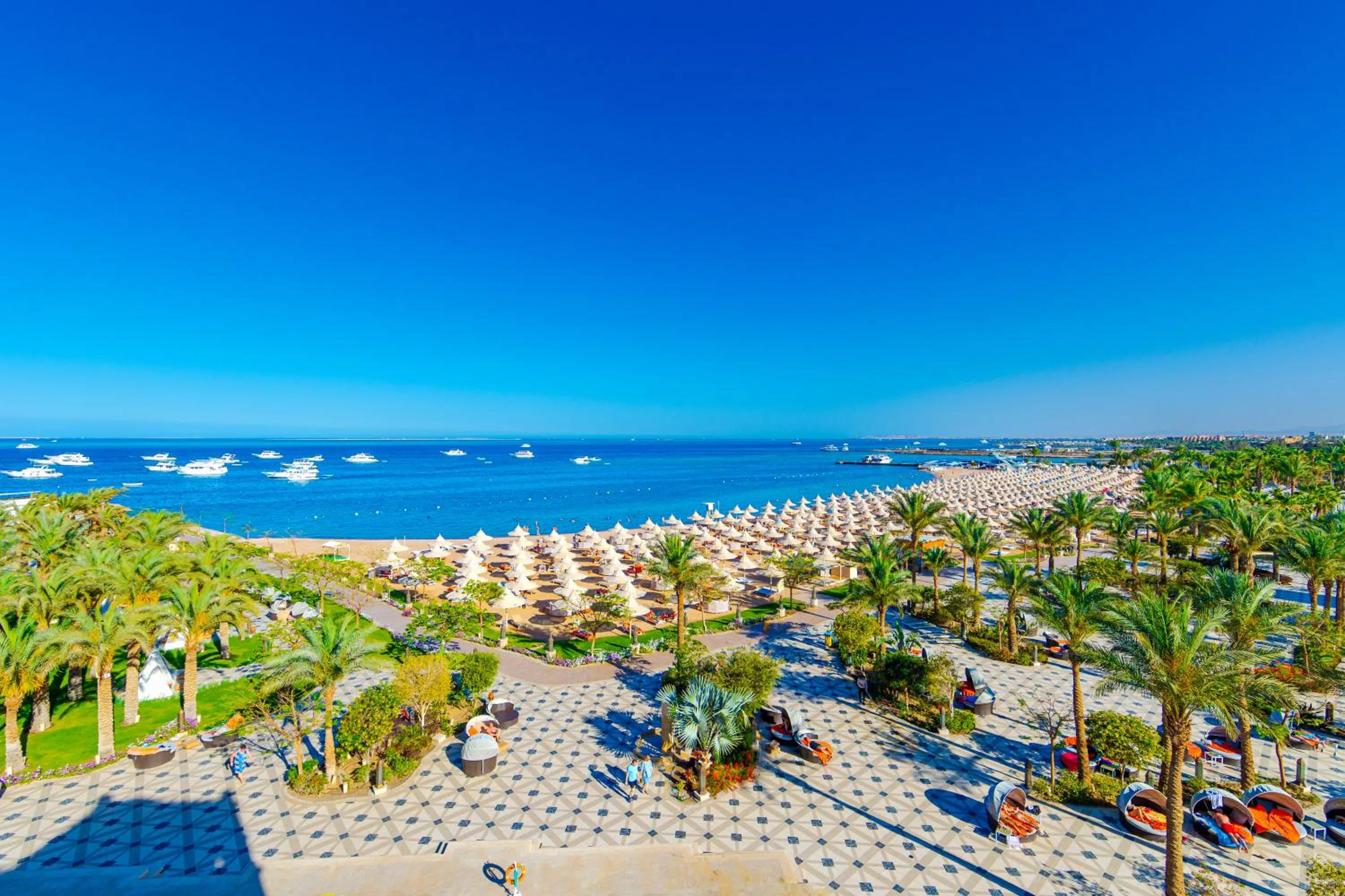 Bird's eye view in Grand Palace - Couples only 18 years plus