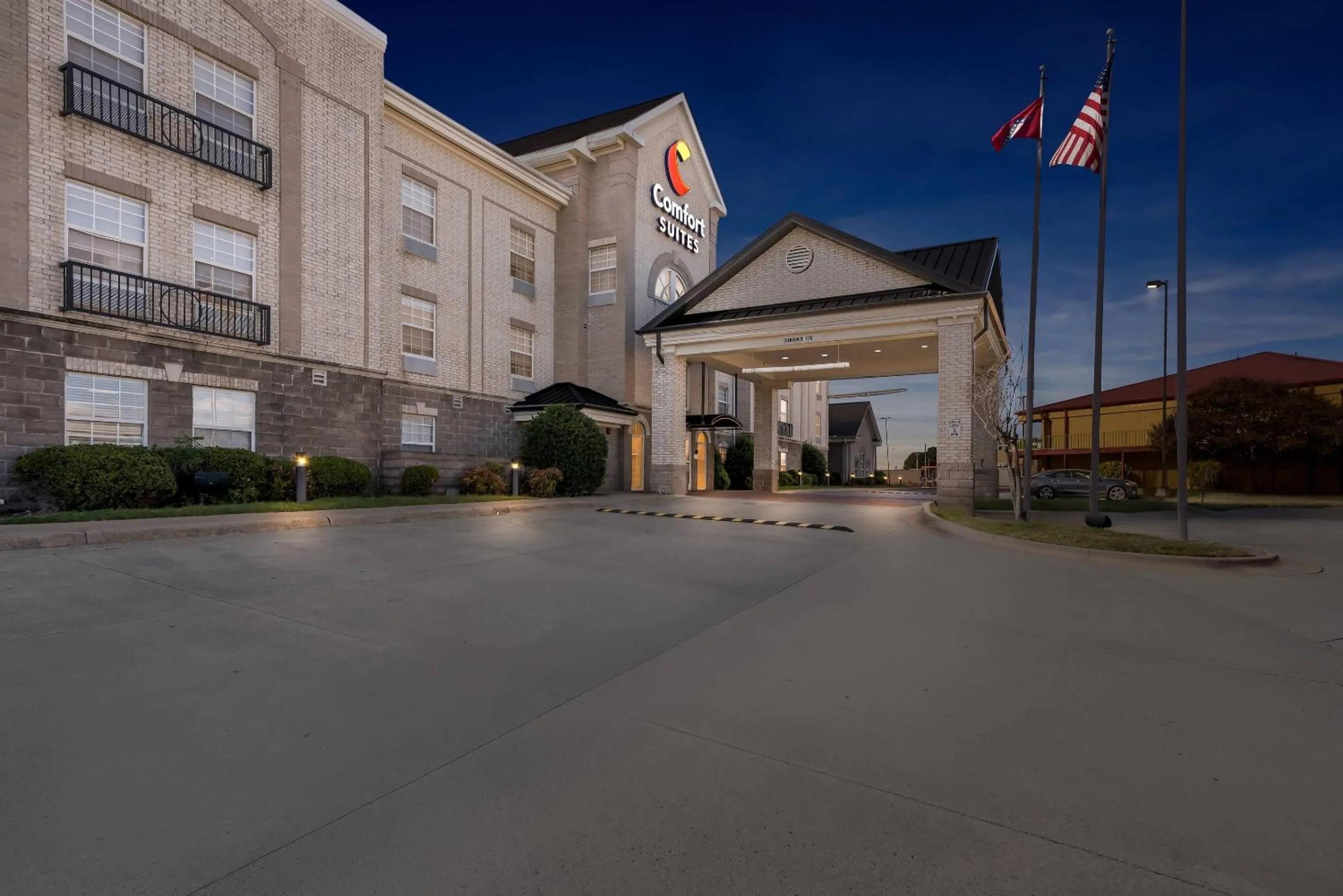 Property building in Comfort Suites Conway