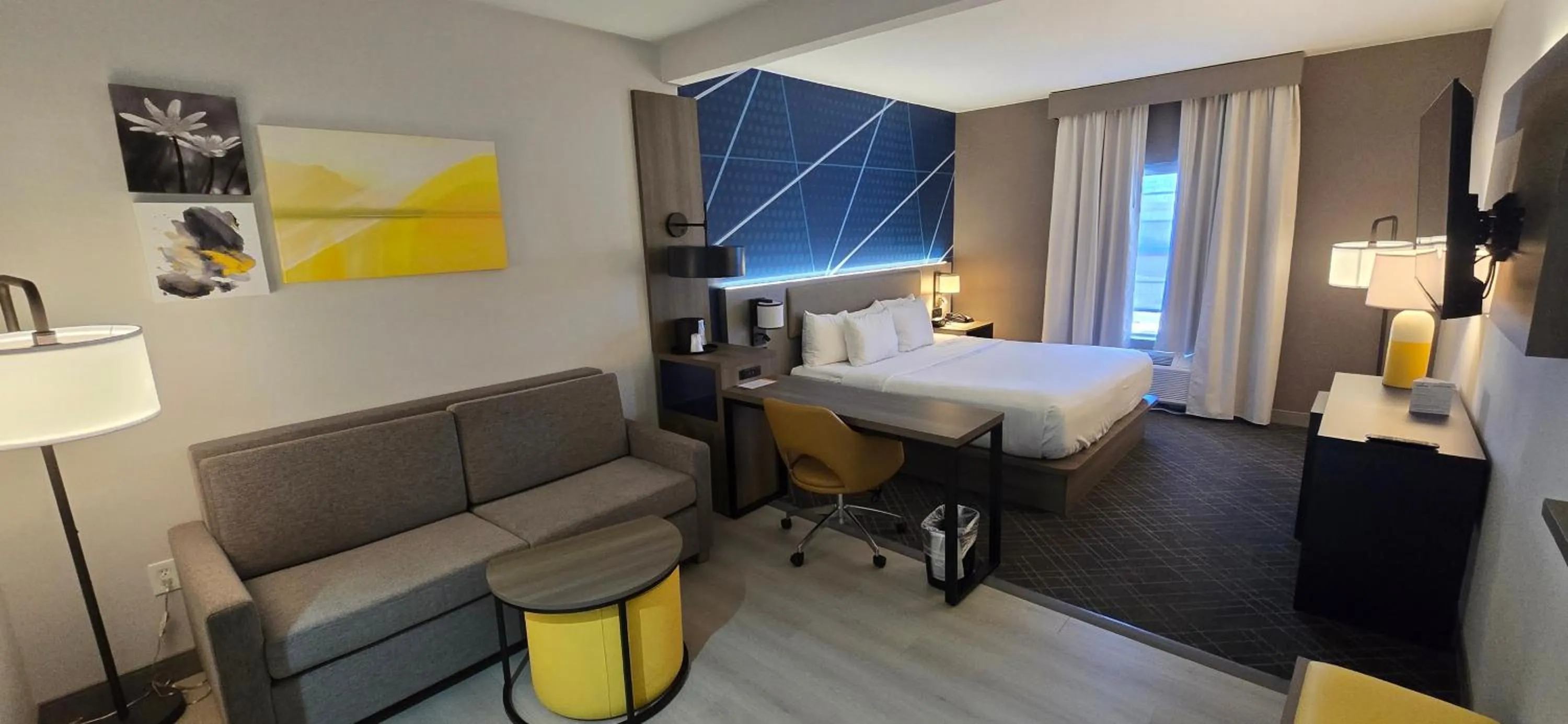 Bed in Comfort Suites Conway