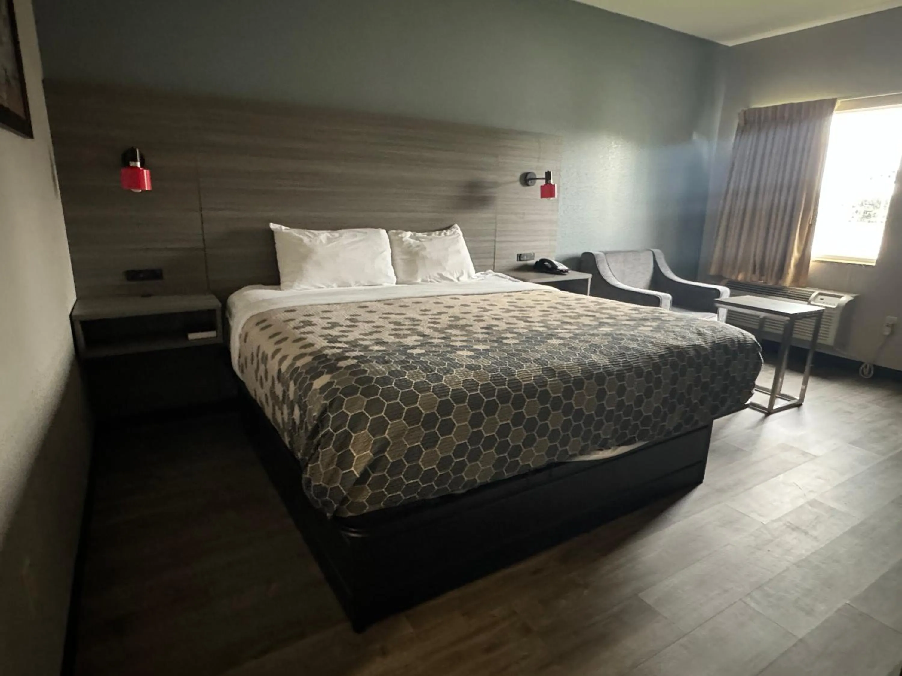 Bed in Econo Lodge Inn & Suites Pritchard Road North Little Rock