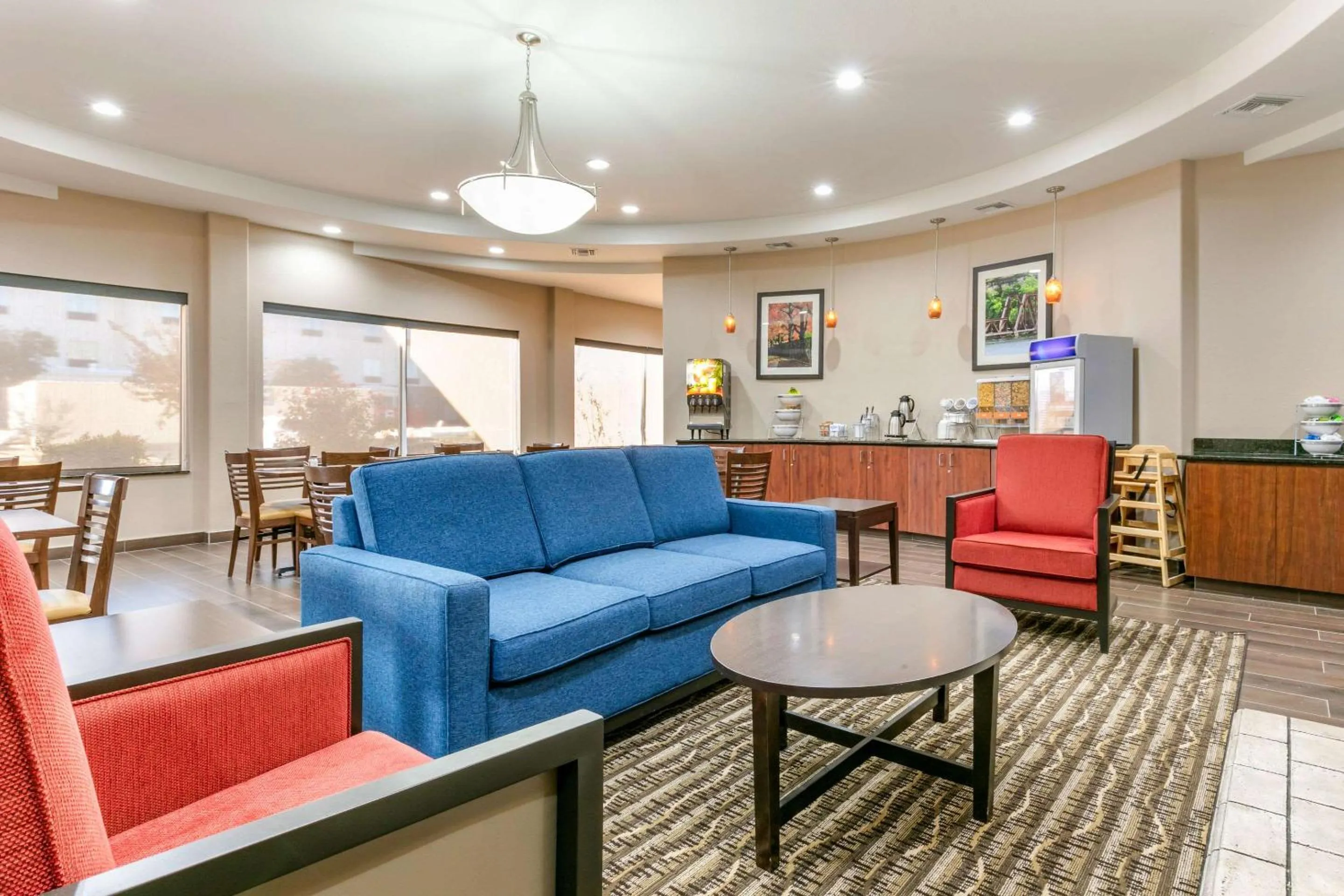 Breakfast in Comfort Inn & Suites Van Buren - Fort Smith