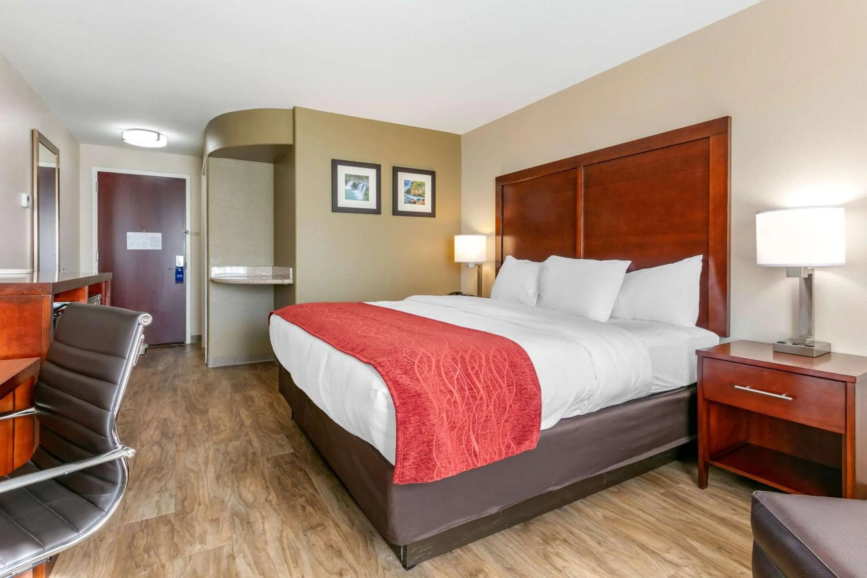 Bedroom, Bed in Comfort Inn & Suites Van Buren - Fort Smith