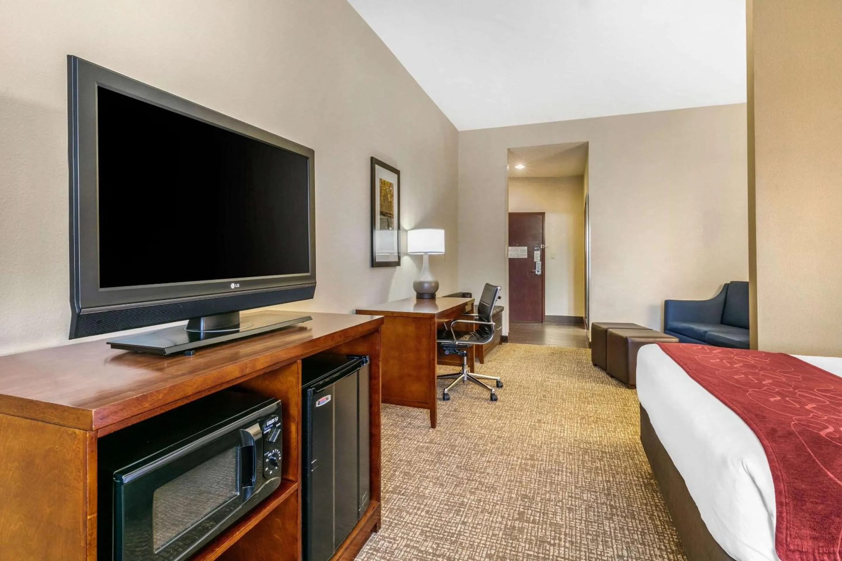 Bedroom, Bed in Comfort Suites Forrest City