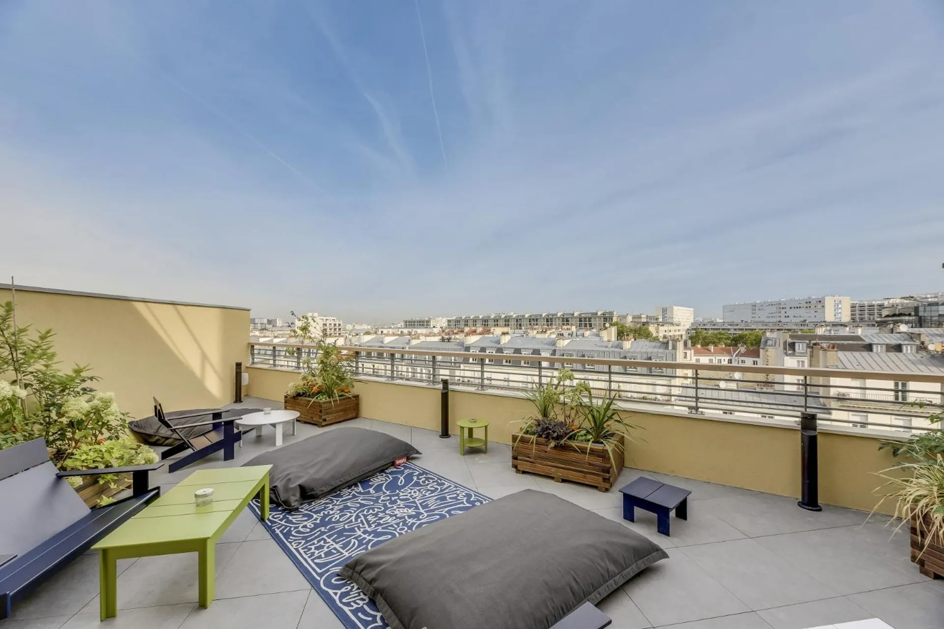 Summer in The People - Paris Bercy