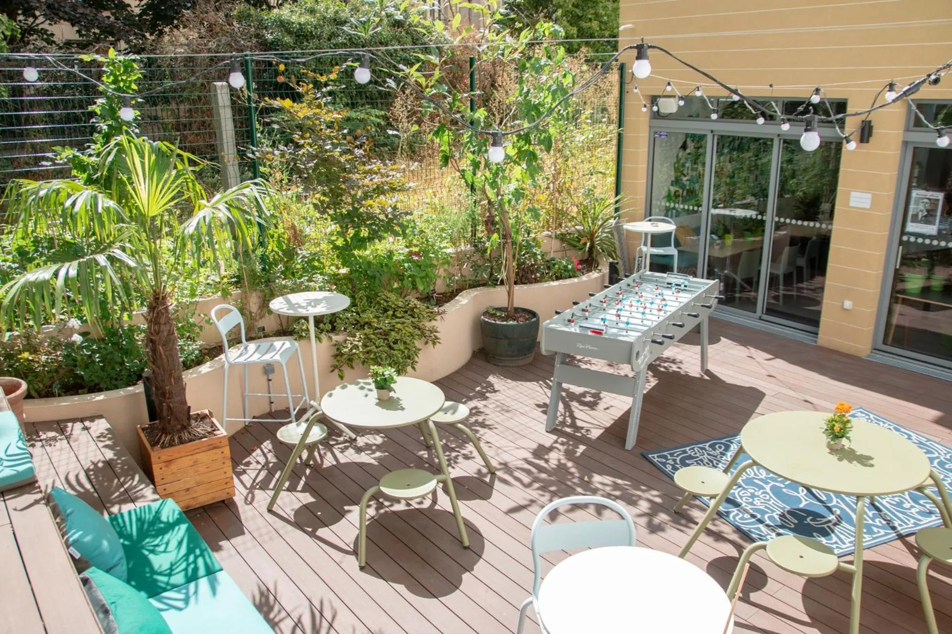 Patio in The People - Paris Bercy