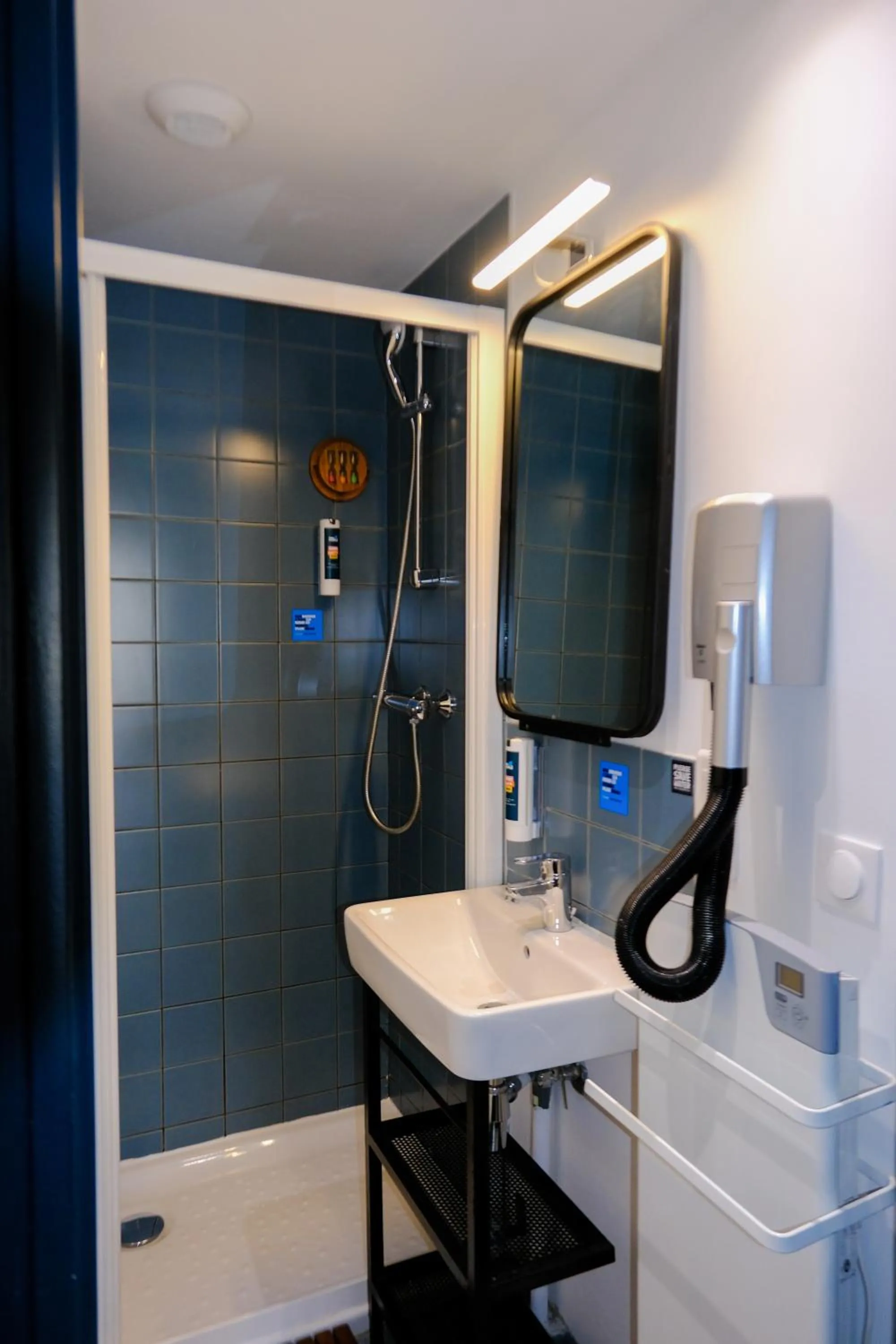 Shower in The People - Paris Bercy