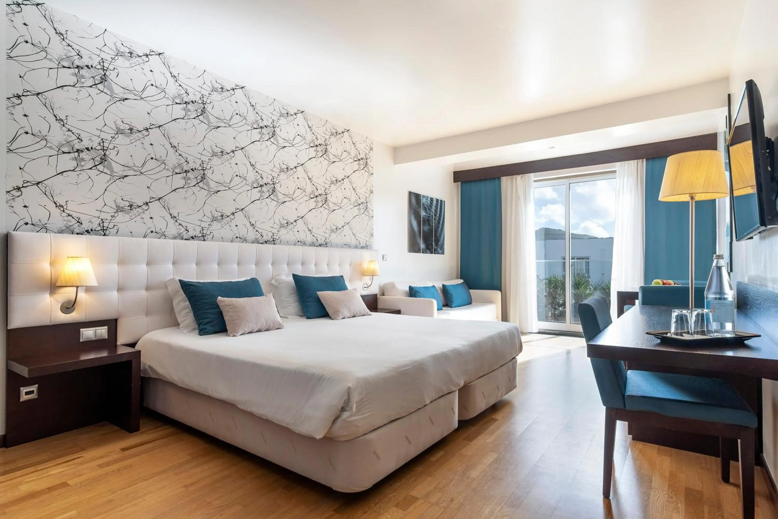 Photo of the whole room, Bed in Hotel Vale Do Navio