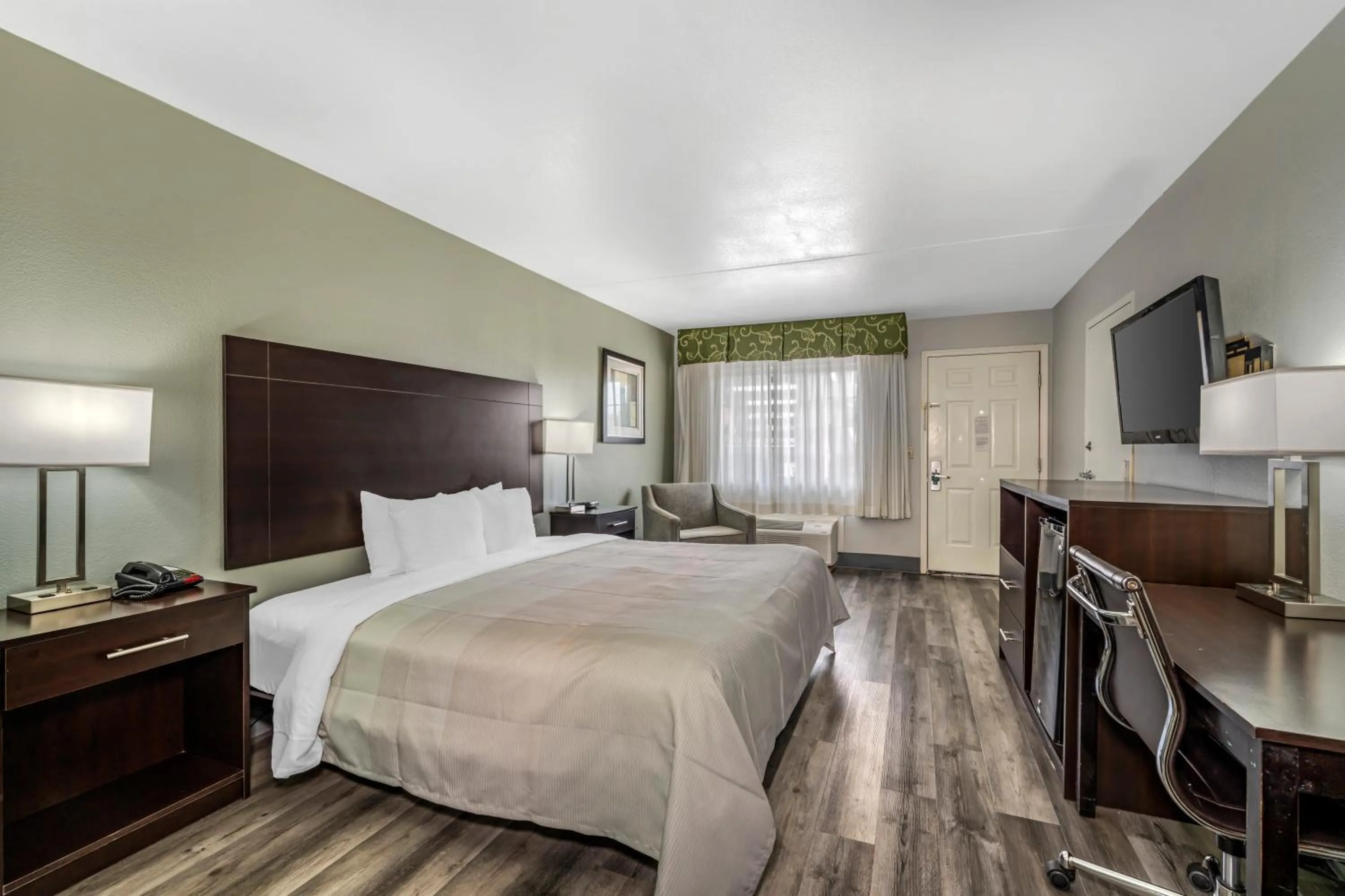 Bed in Quality Inn Siloam Springs West