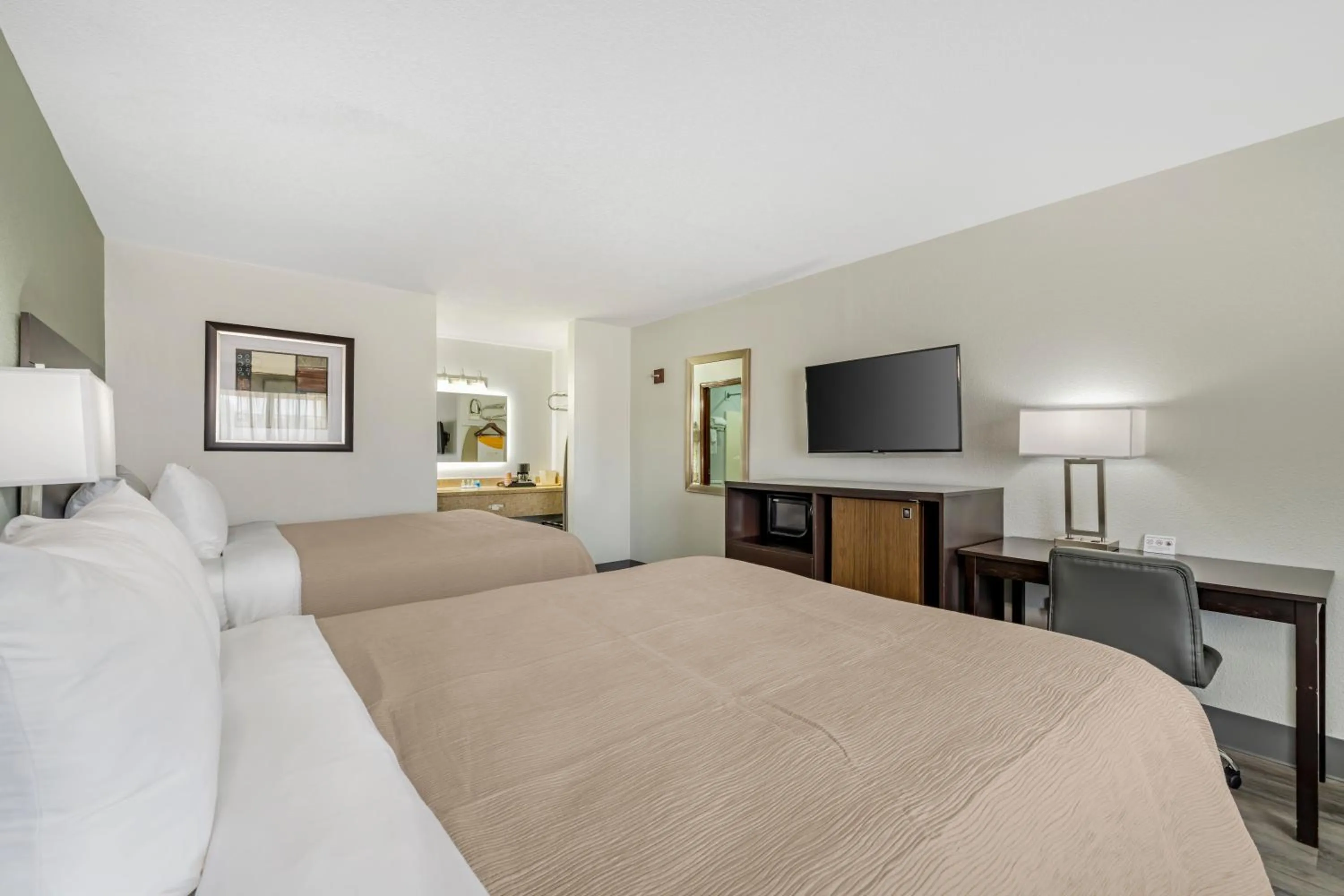 Bed in Quality Inn Siloam Springs West