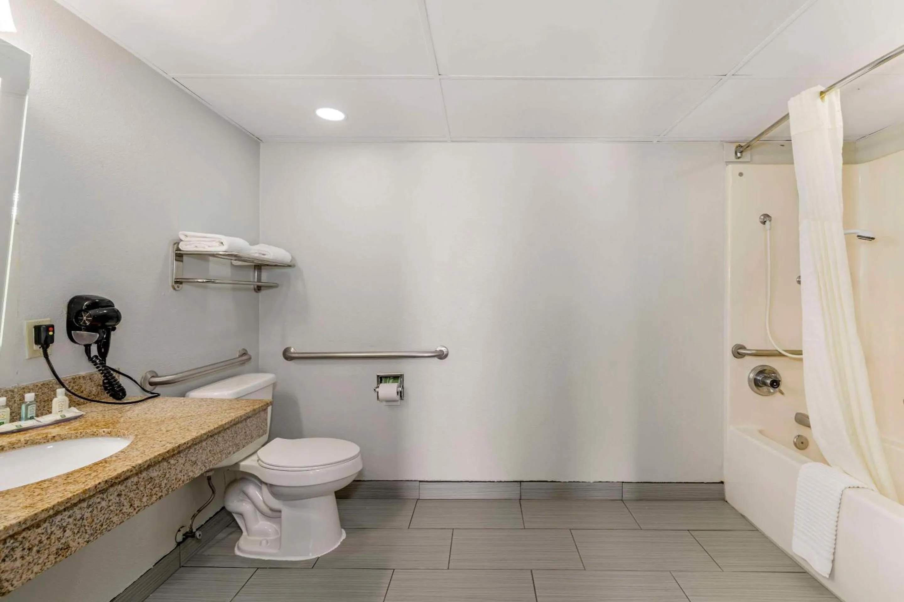 Bedroom in Quality Inn Siloam Springs West