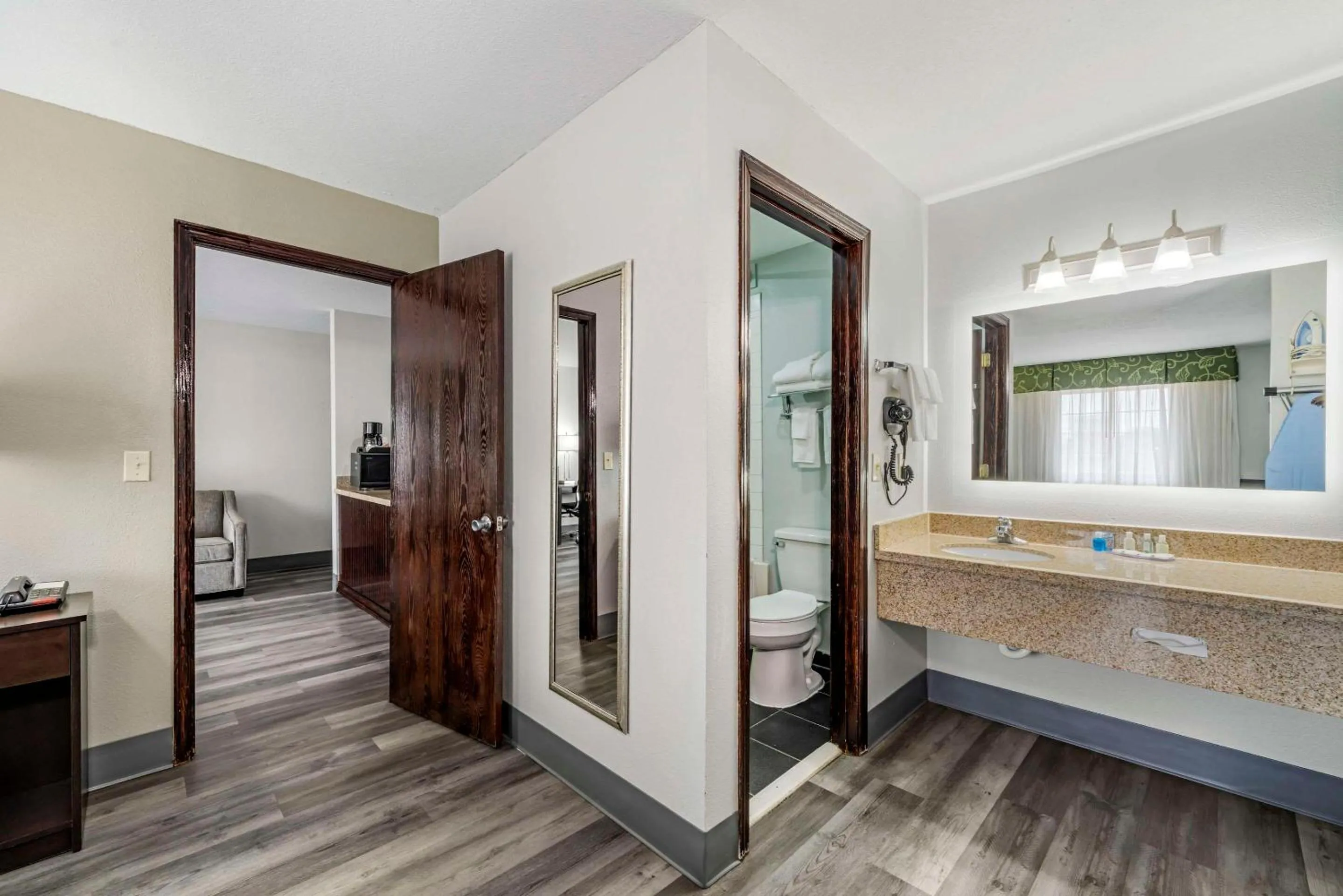 Bedroom, Bed in Quality Inn Siloam Springs West