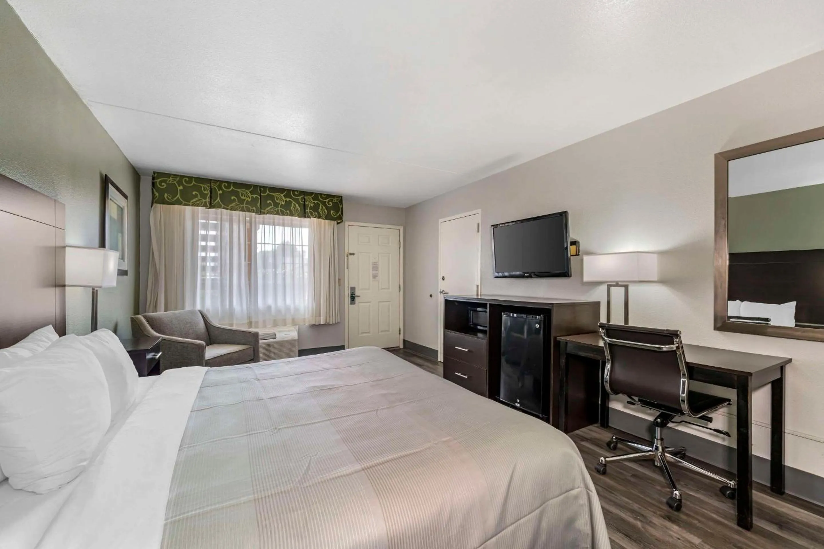 Bedroom, Bed in Quality Inn Siloam Springs West