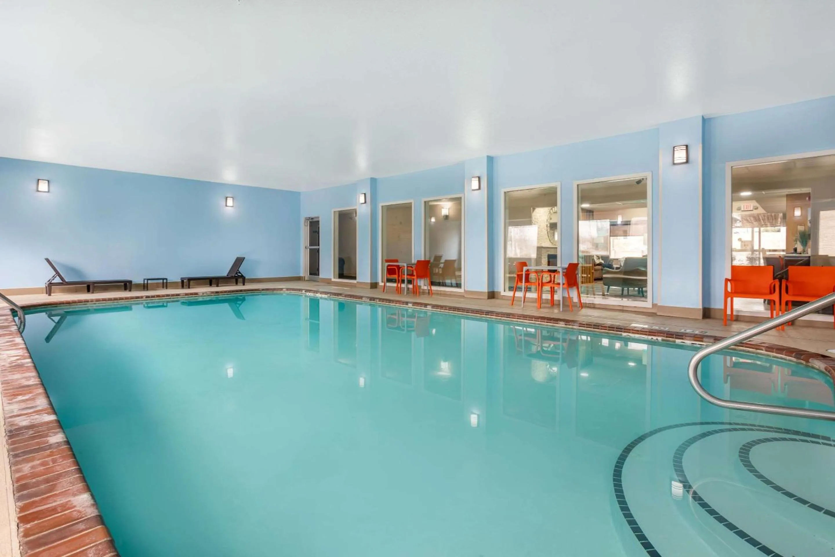 Swimming pool in Comfort Inn & Suites Conway