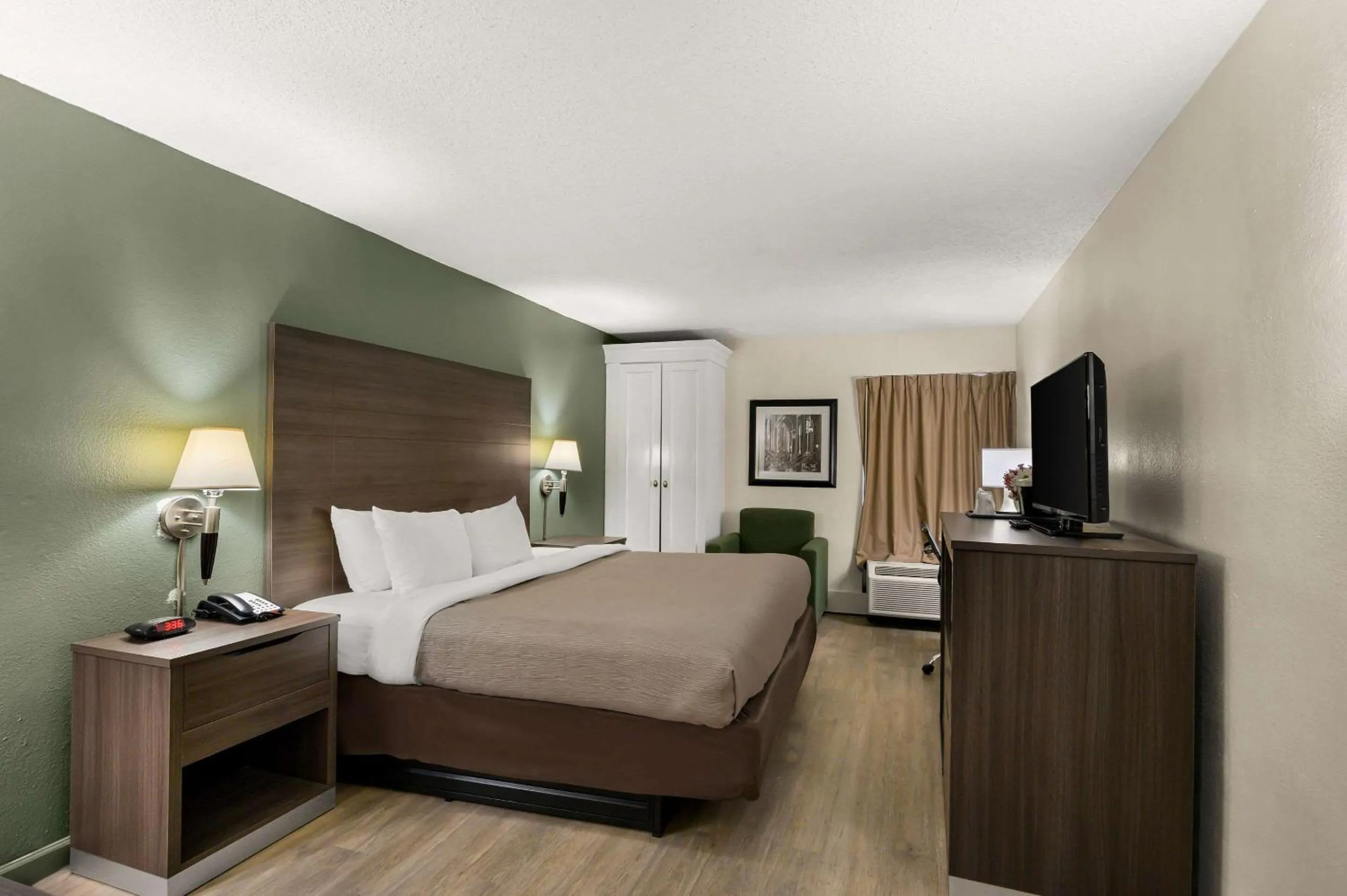 Bedroom, Bed in Quality Inn & Suites North Little Rock