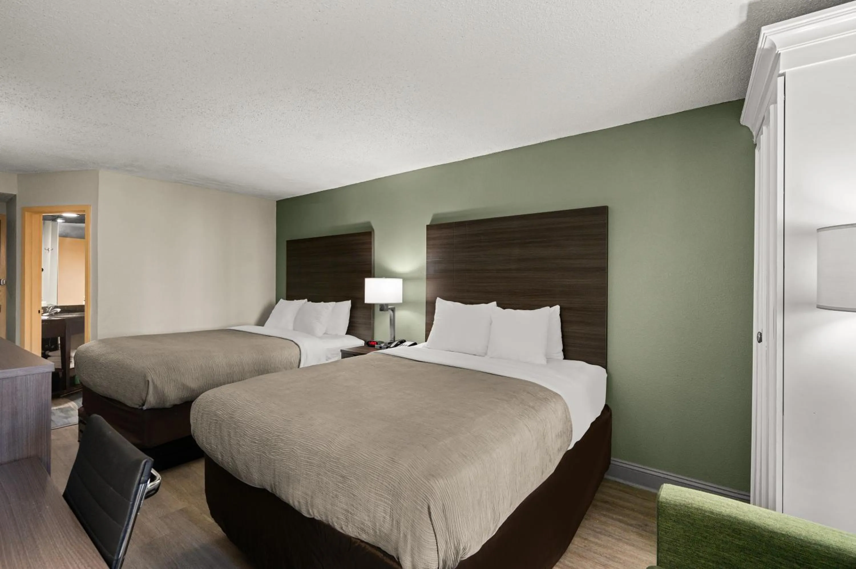 Bed in Quality Inn & Suites North Little Rock