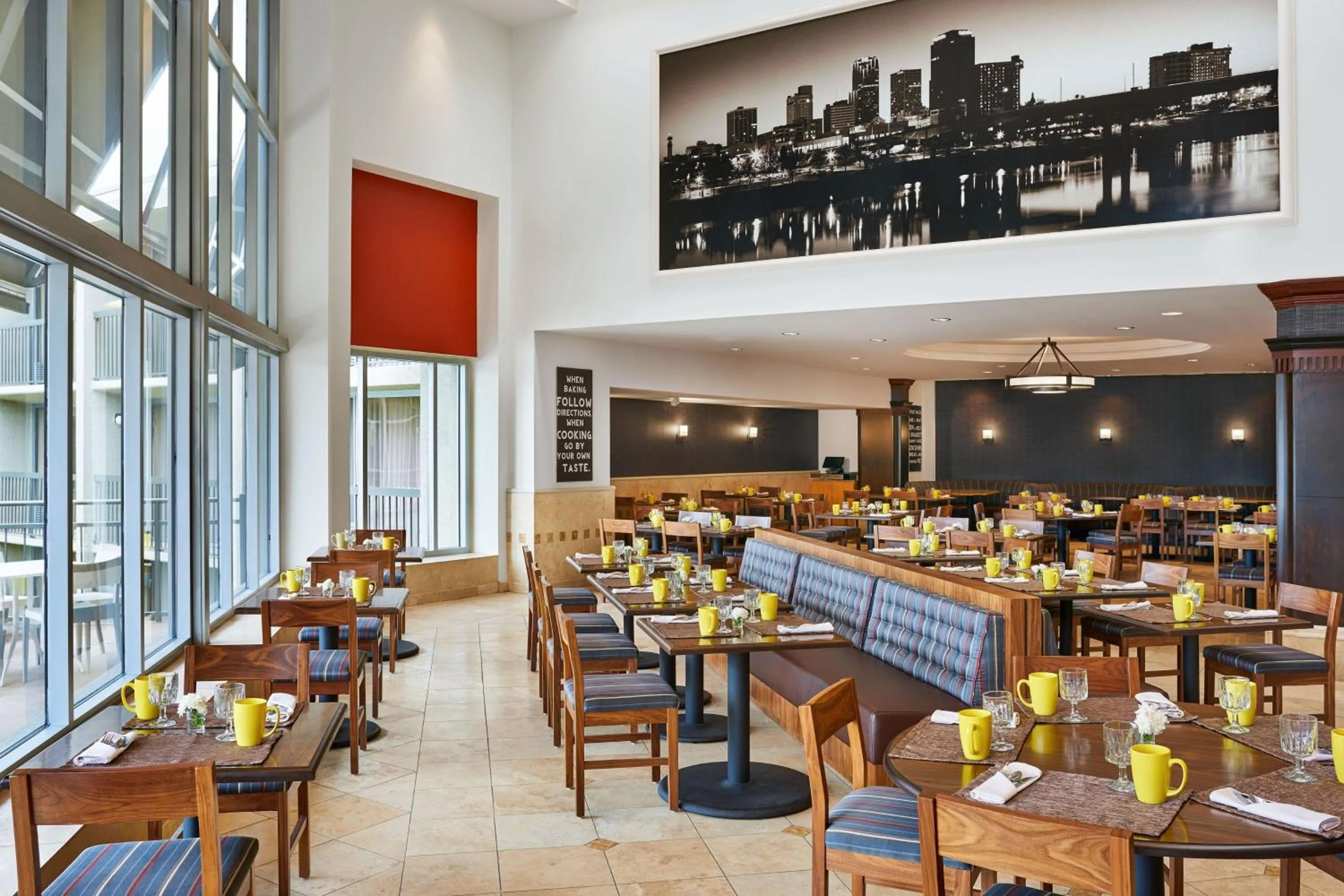 Restaurant/places to eat in Four Points by Sheraton Little Rock Midtown