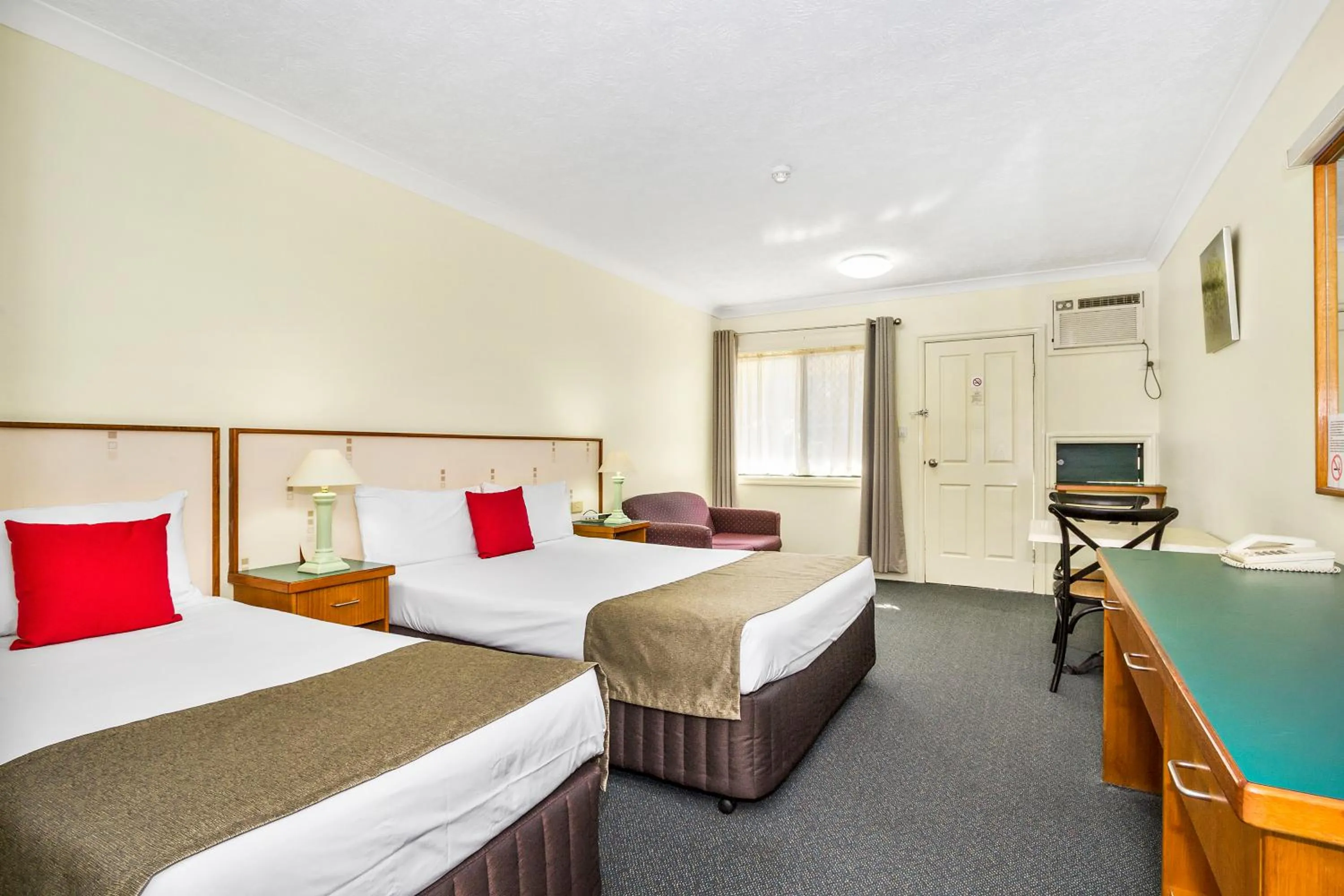 Photo of the whole room in Bayswater Tweed