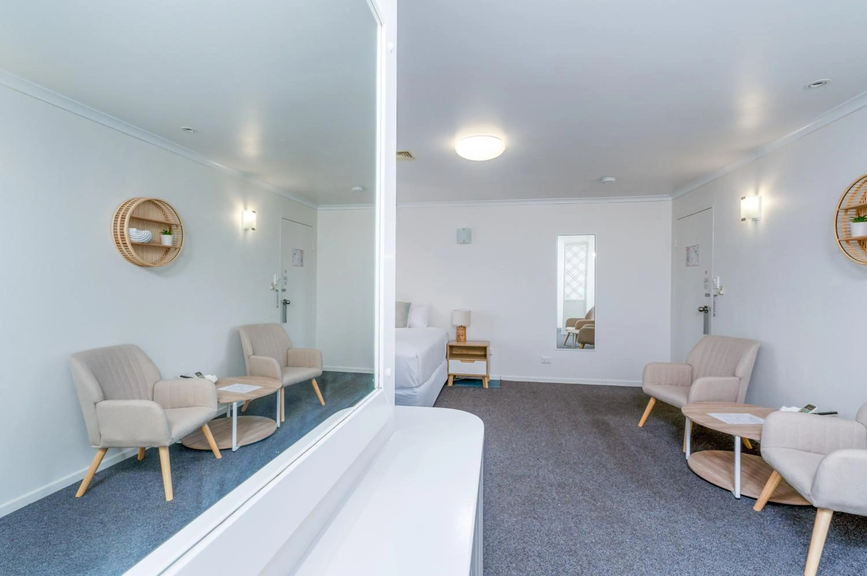 Photo of the whole room in The Marco Polo