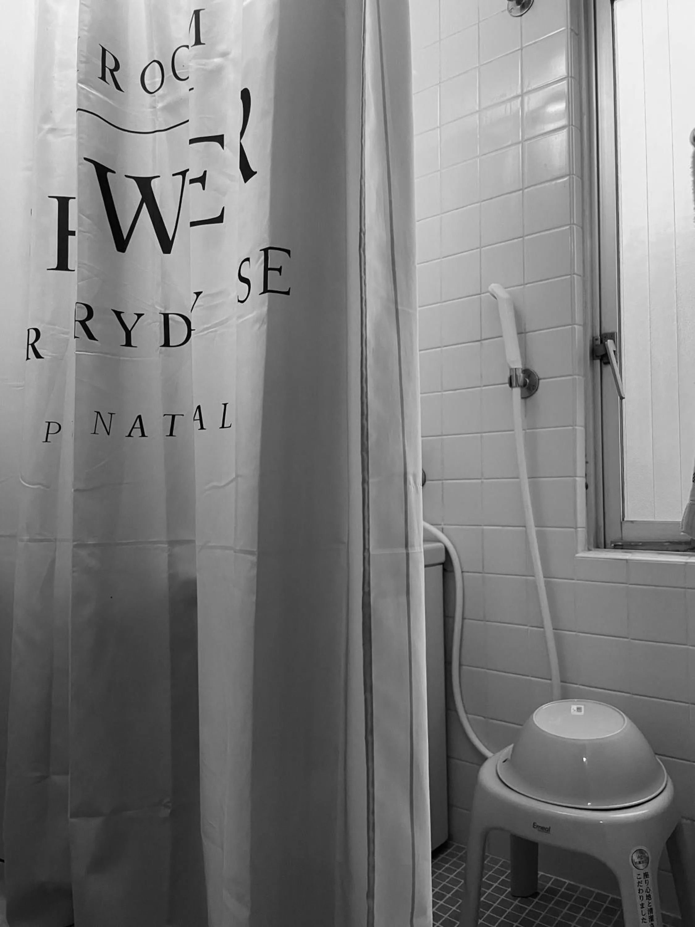 Shower in 777 Takamatsu Guest House