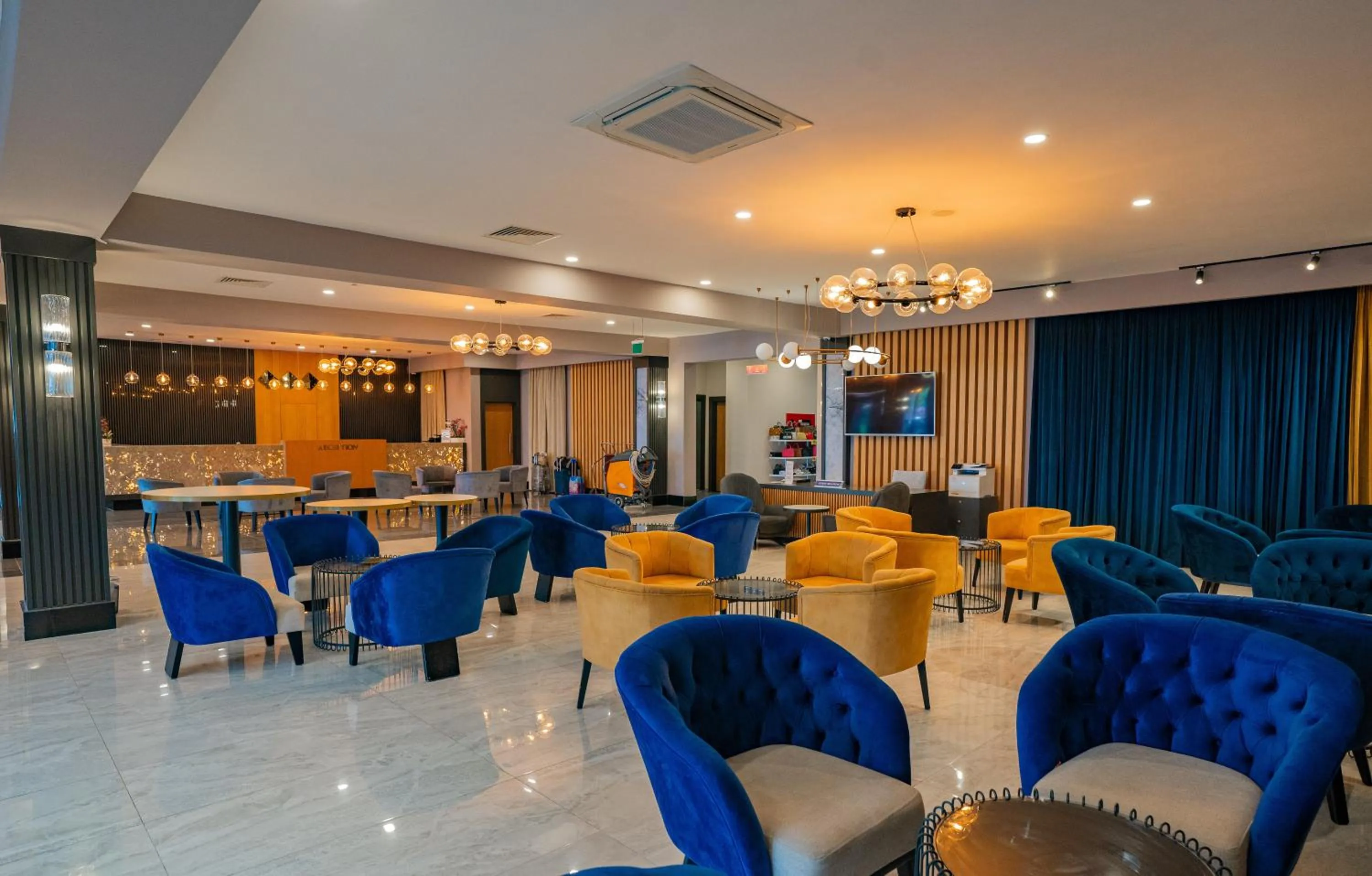 Restaurant/places to eat in Master Family Club