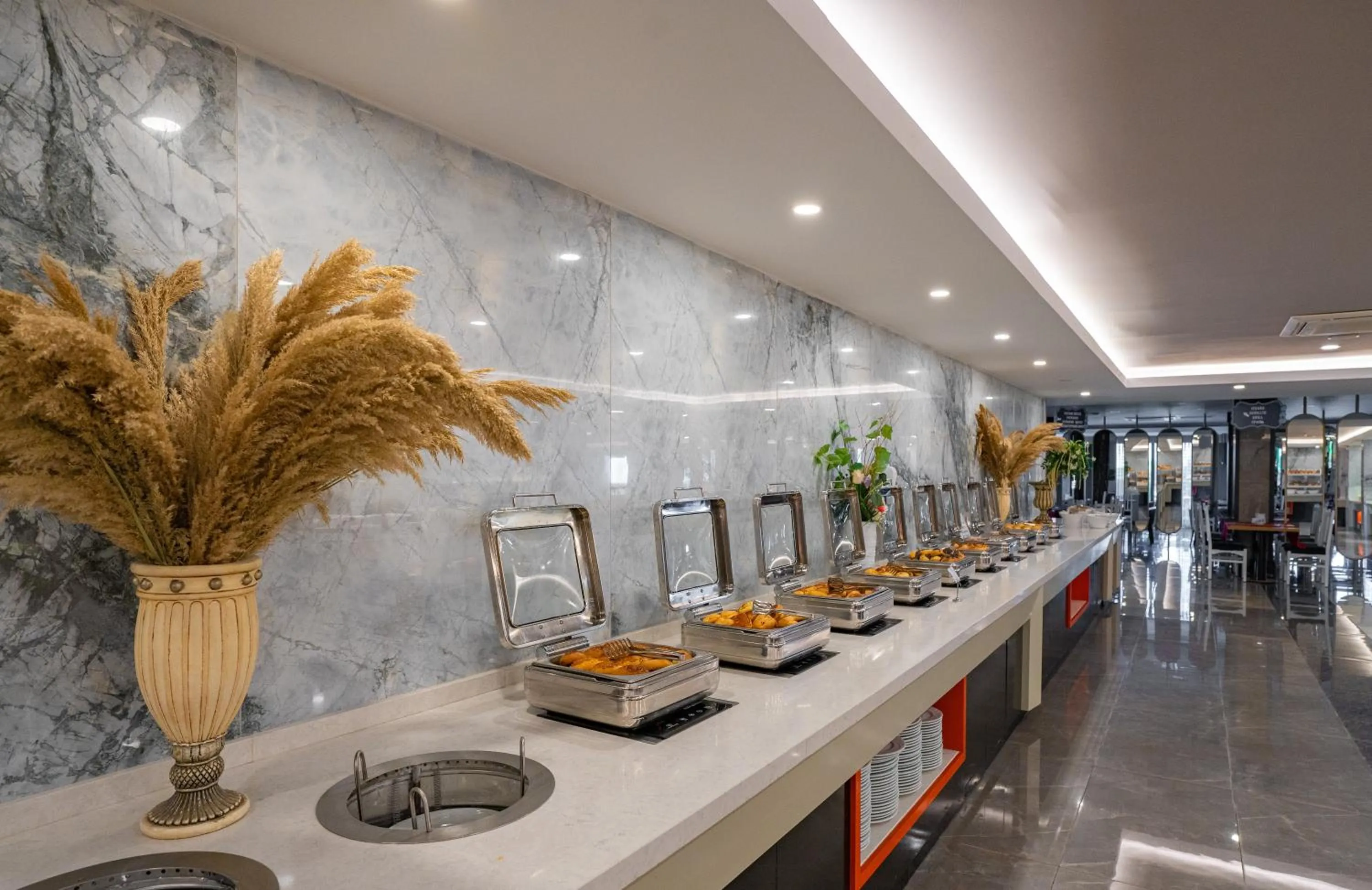 Restaurant/places to eat in Master Family Club