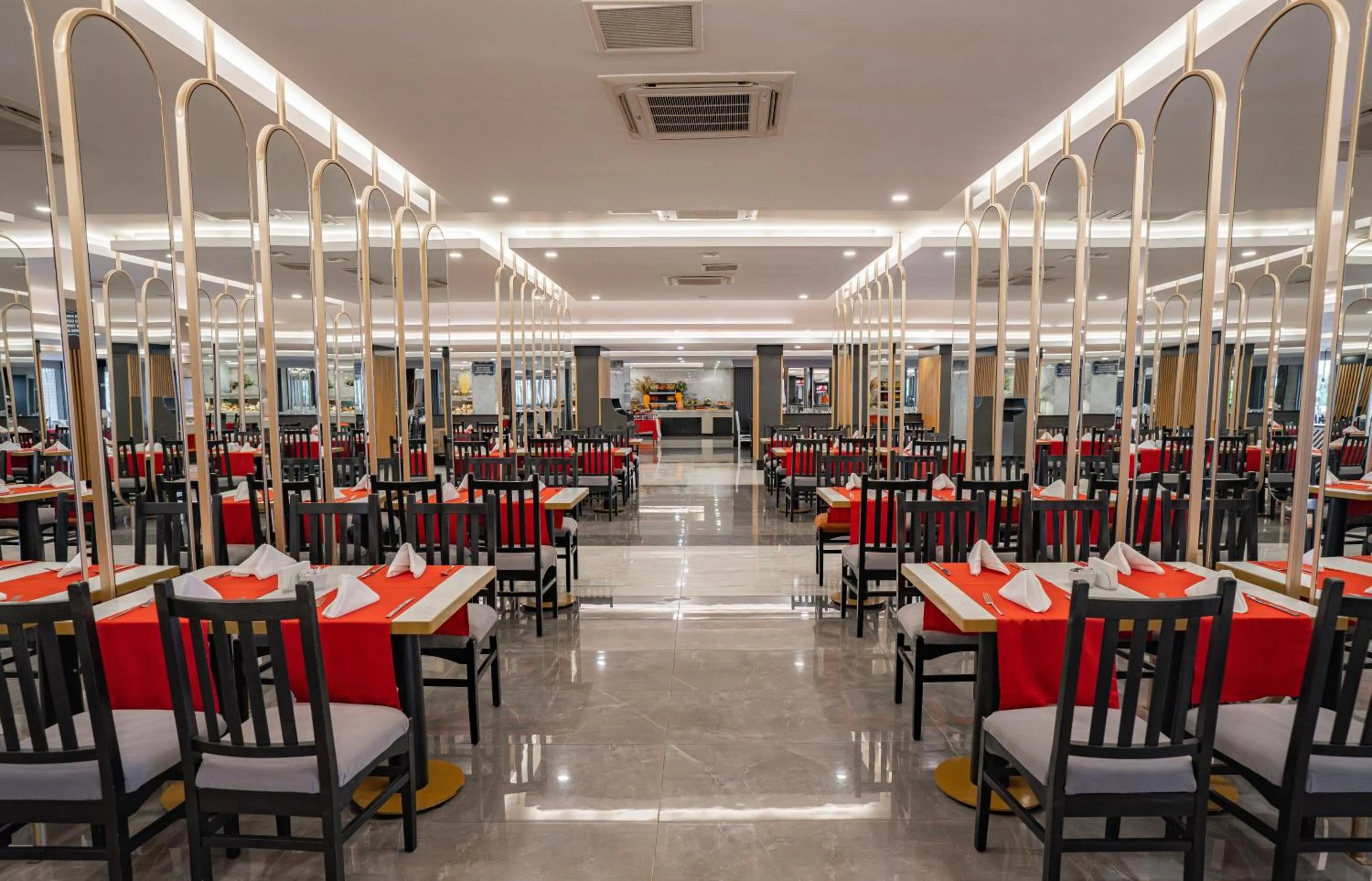 Restaurant/places to eat in Master Family Club