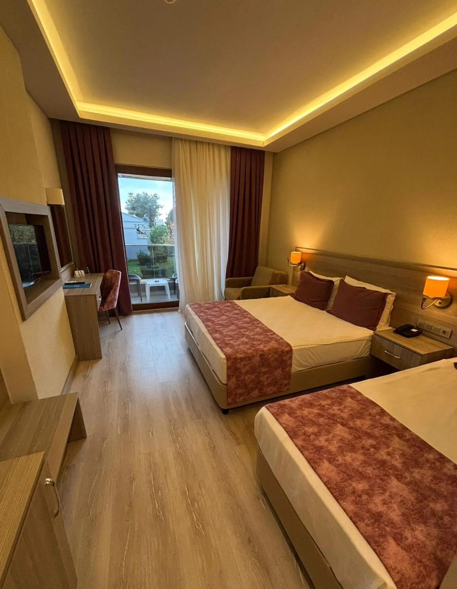 Communal lounge/ TV room, Bed in Master Family Club