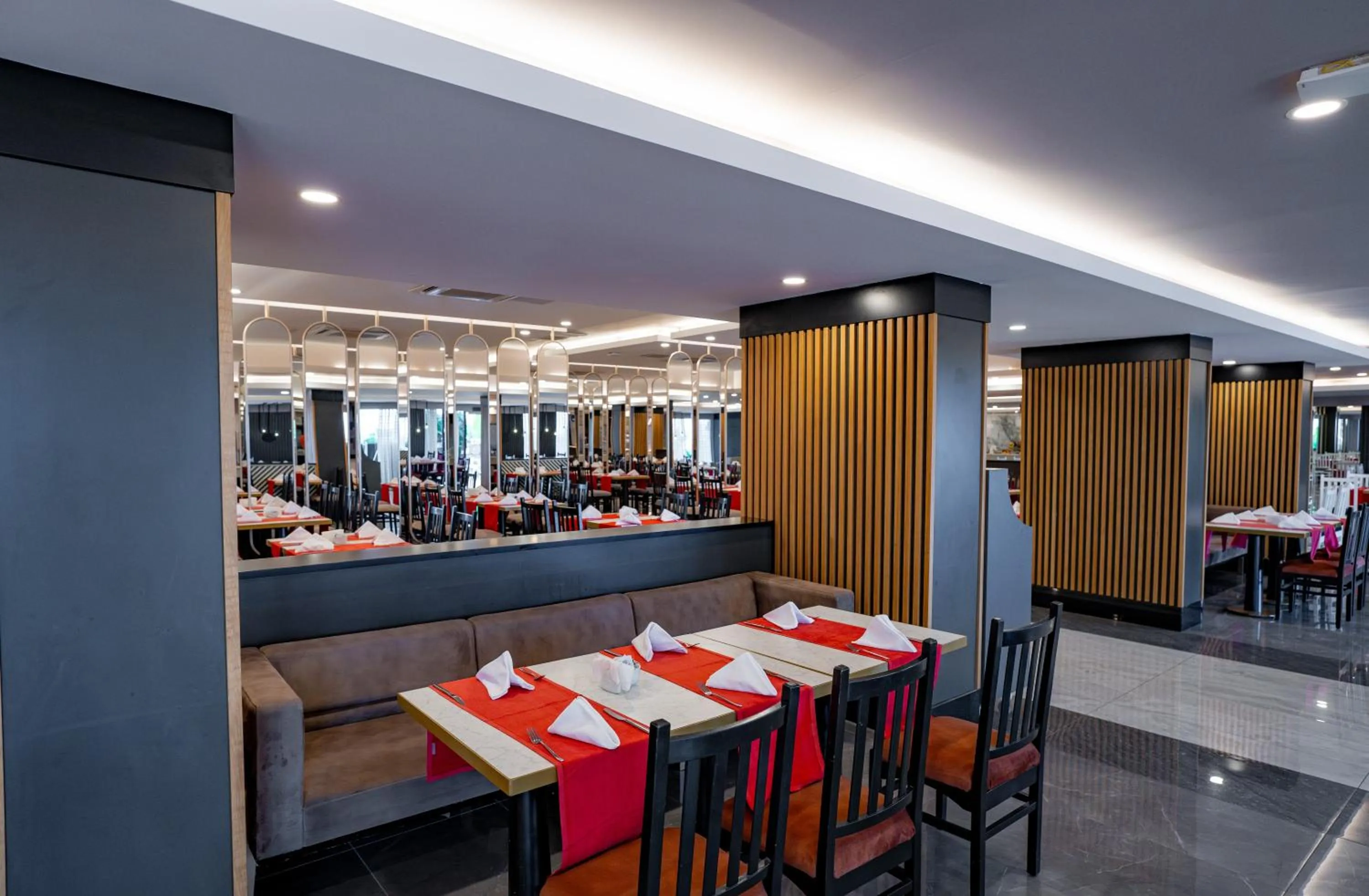 Restaurant/places to eat in Master Family Club