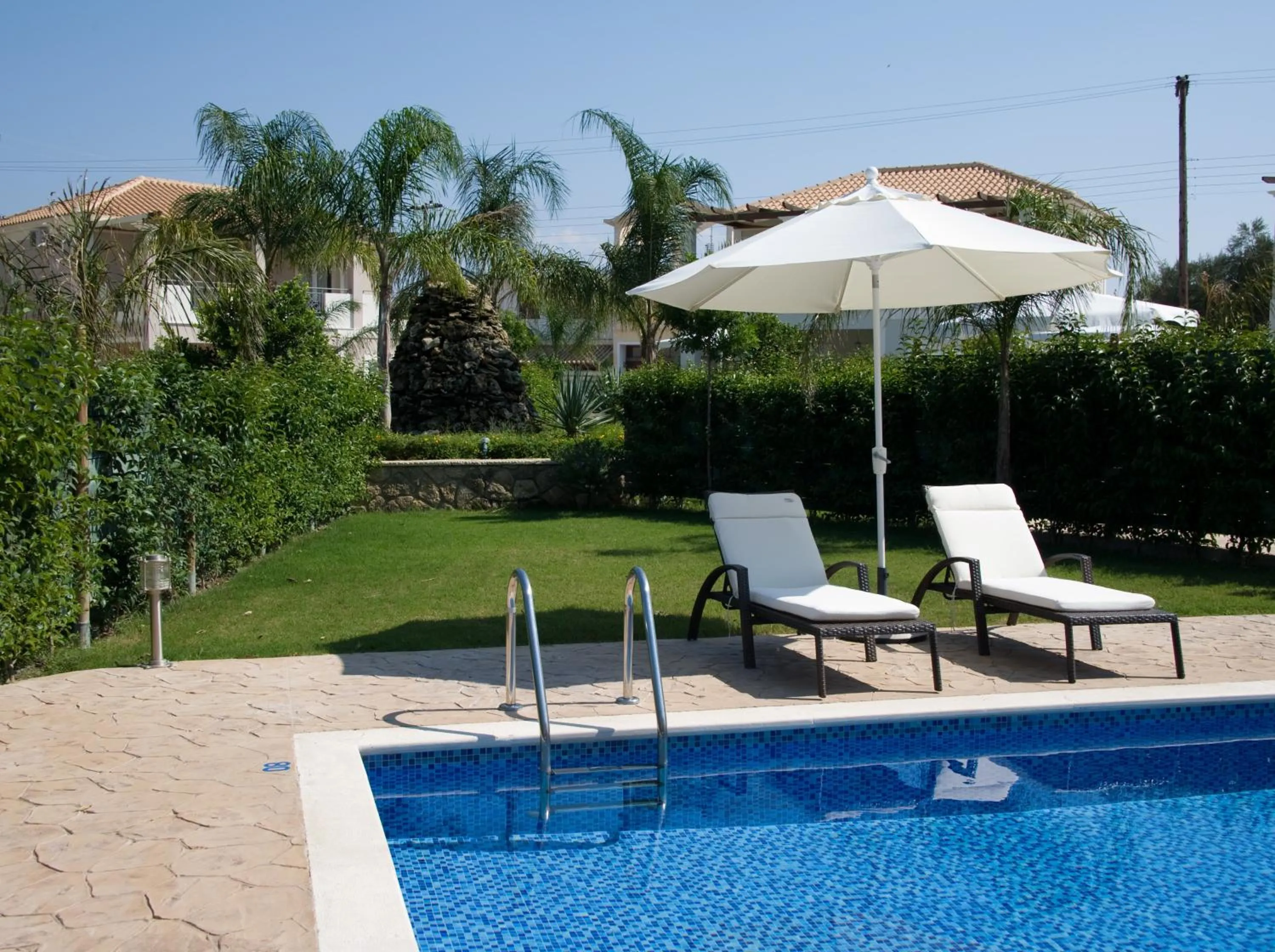 Swimming pool in Mamfredas Luxury Resort