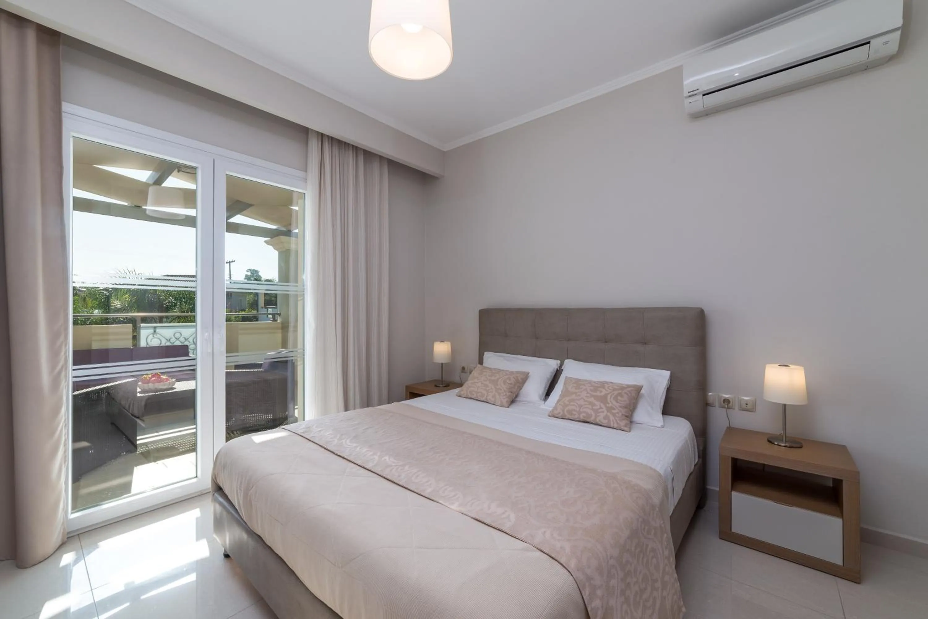 Bed in Mamfredas Luxury Resort