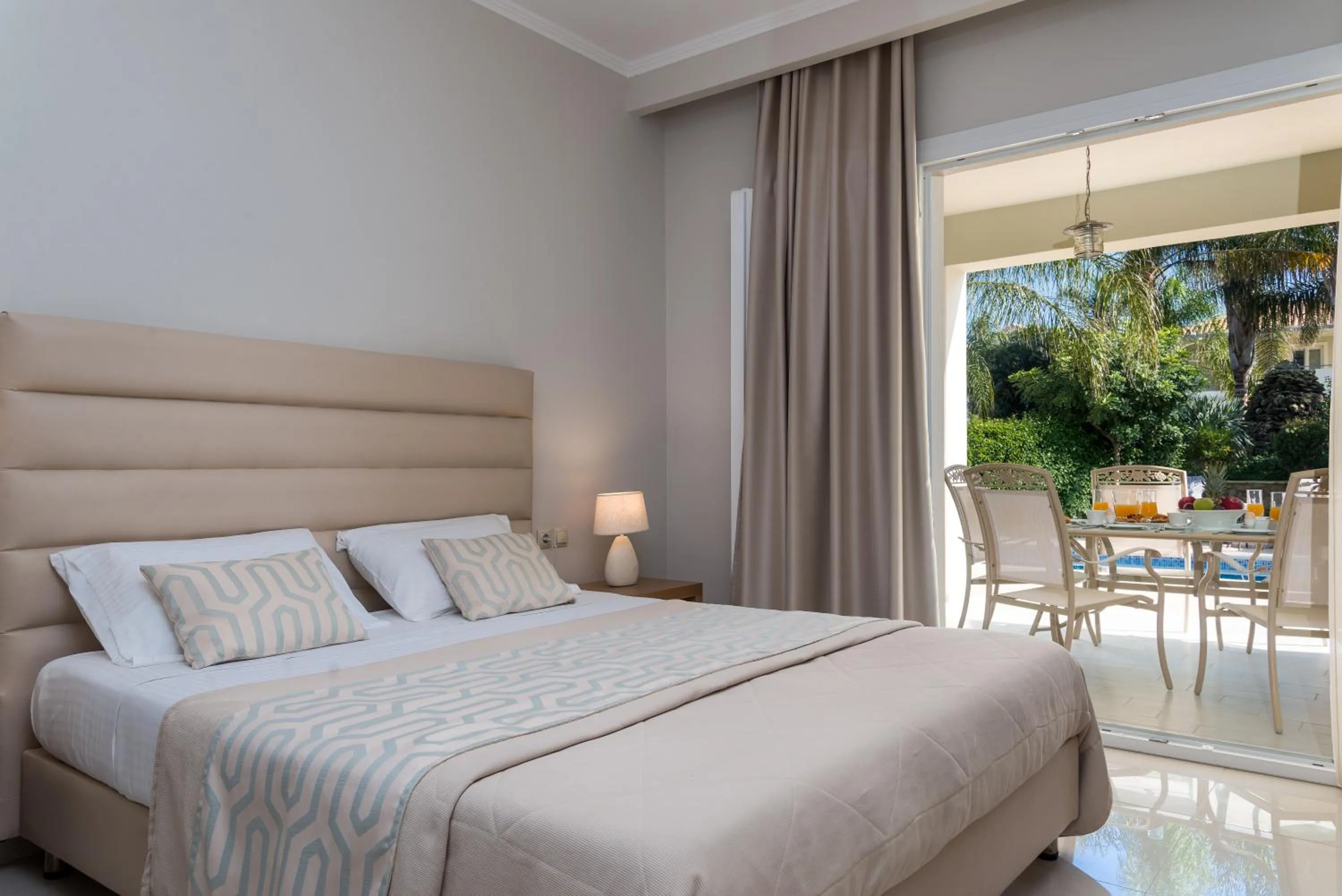 Bed in Mamfredas Luxury Resort