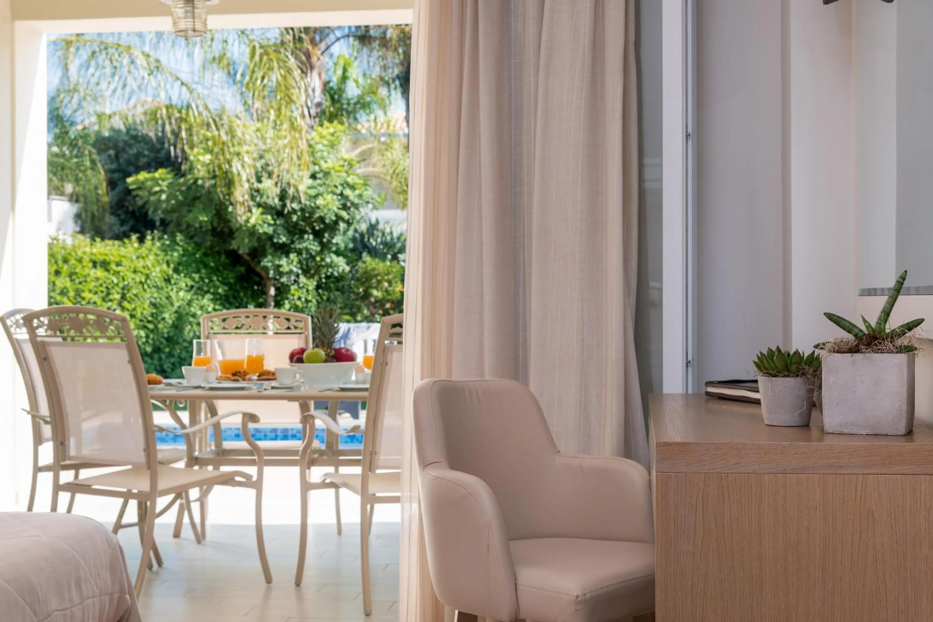 Patio in Mamfredas Luxury Resort