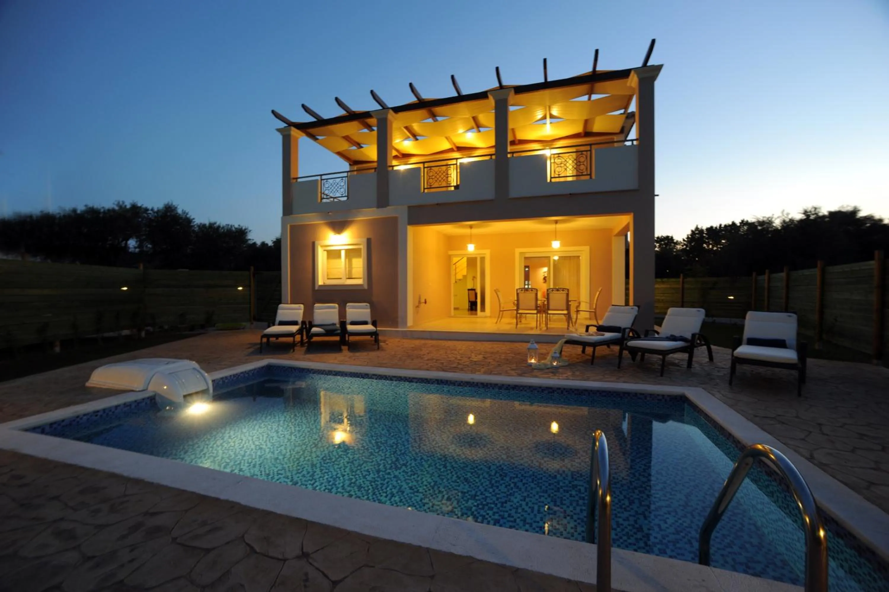 Swimming pool in Mamfredas Luxury Resort