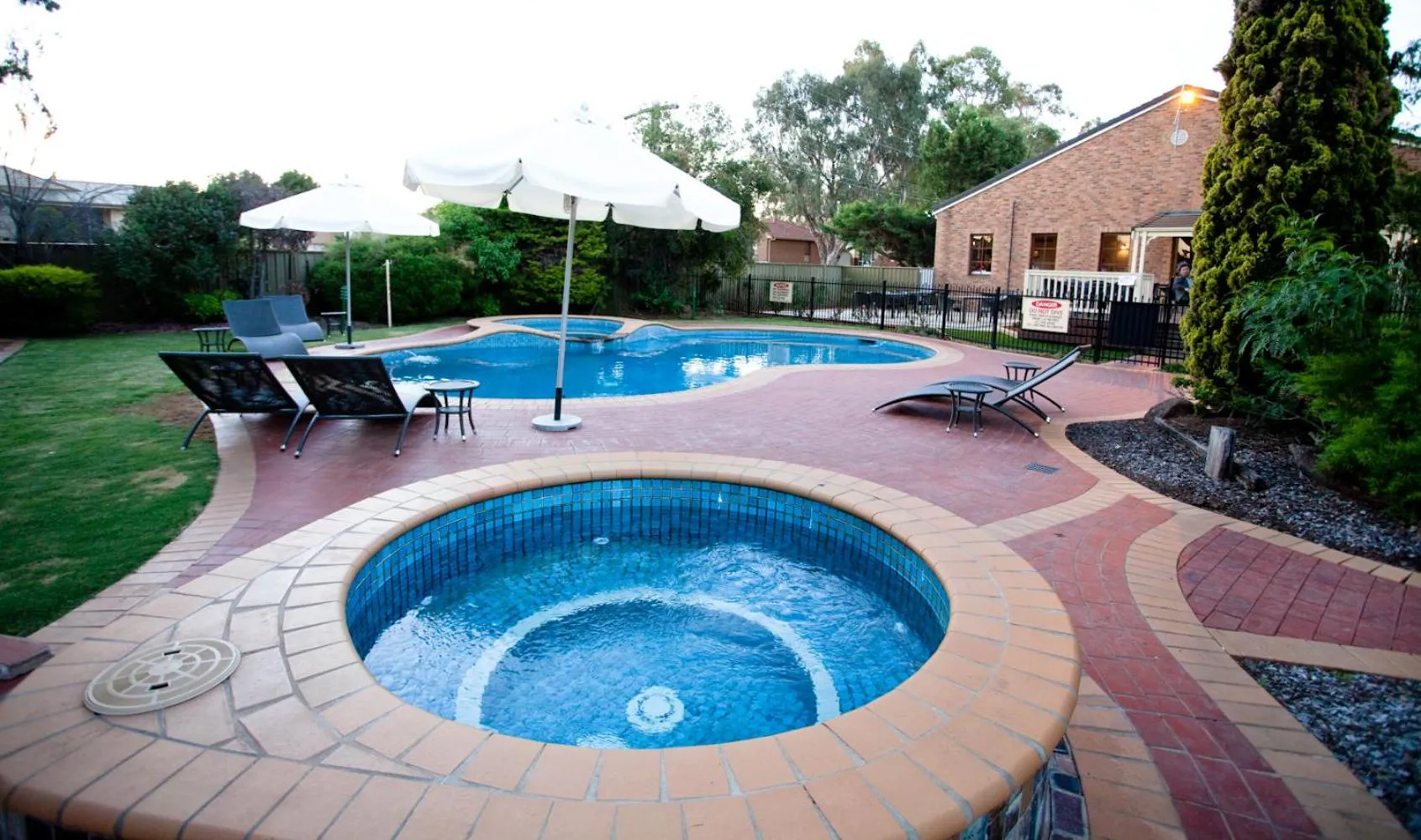 Hot Tub in Mercure Port of Echuca