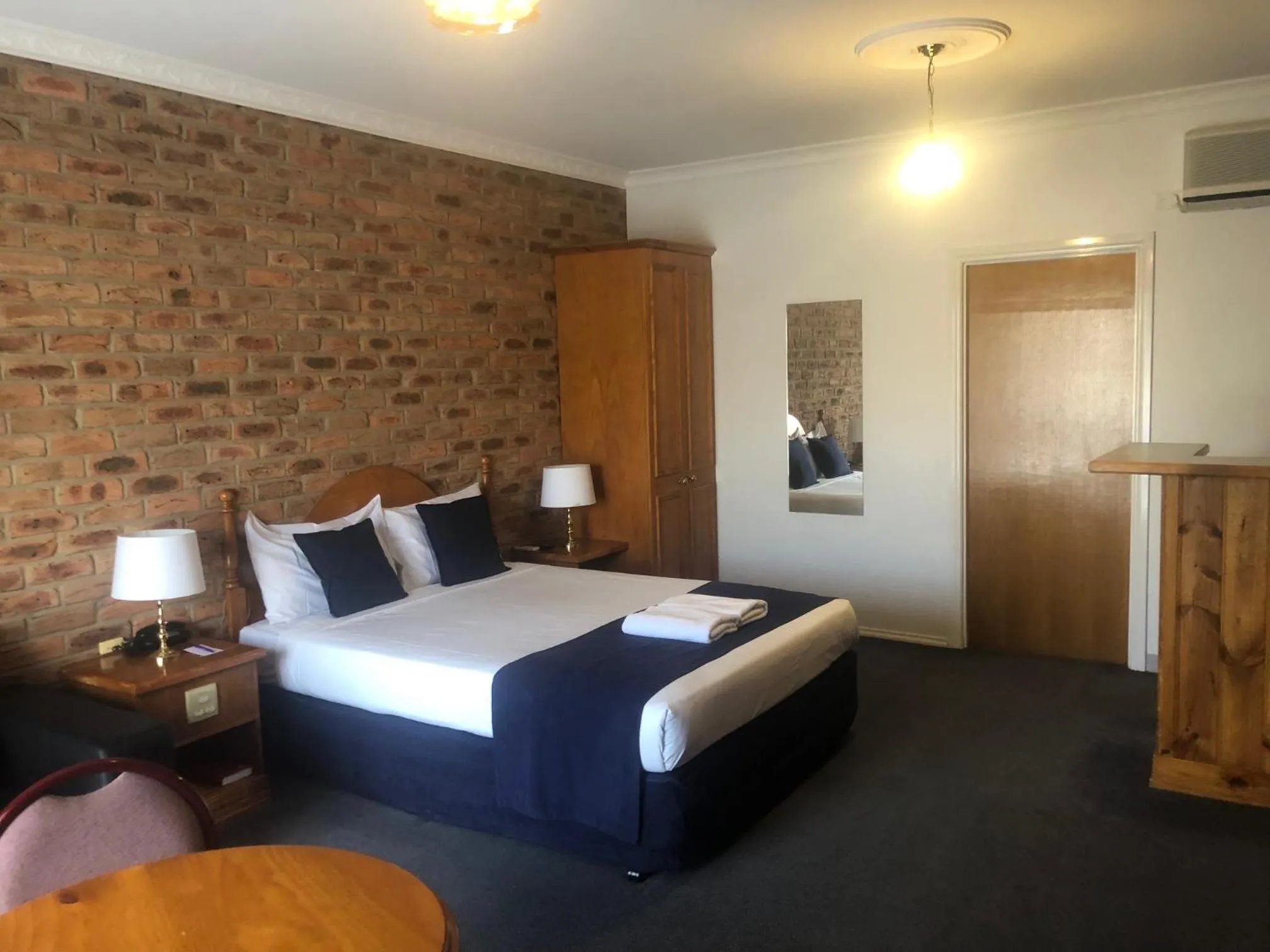 Bedroom, Bed in Mercure Port of Echuca
