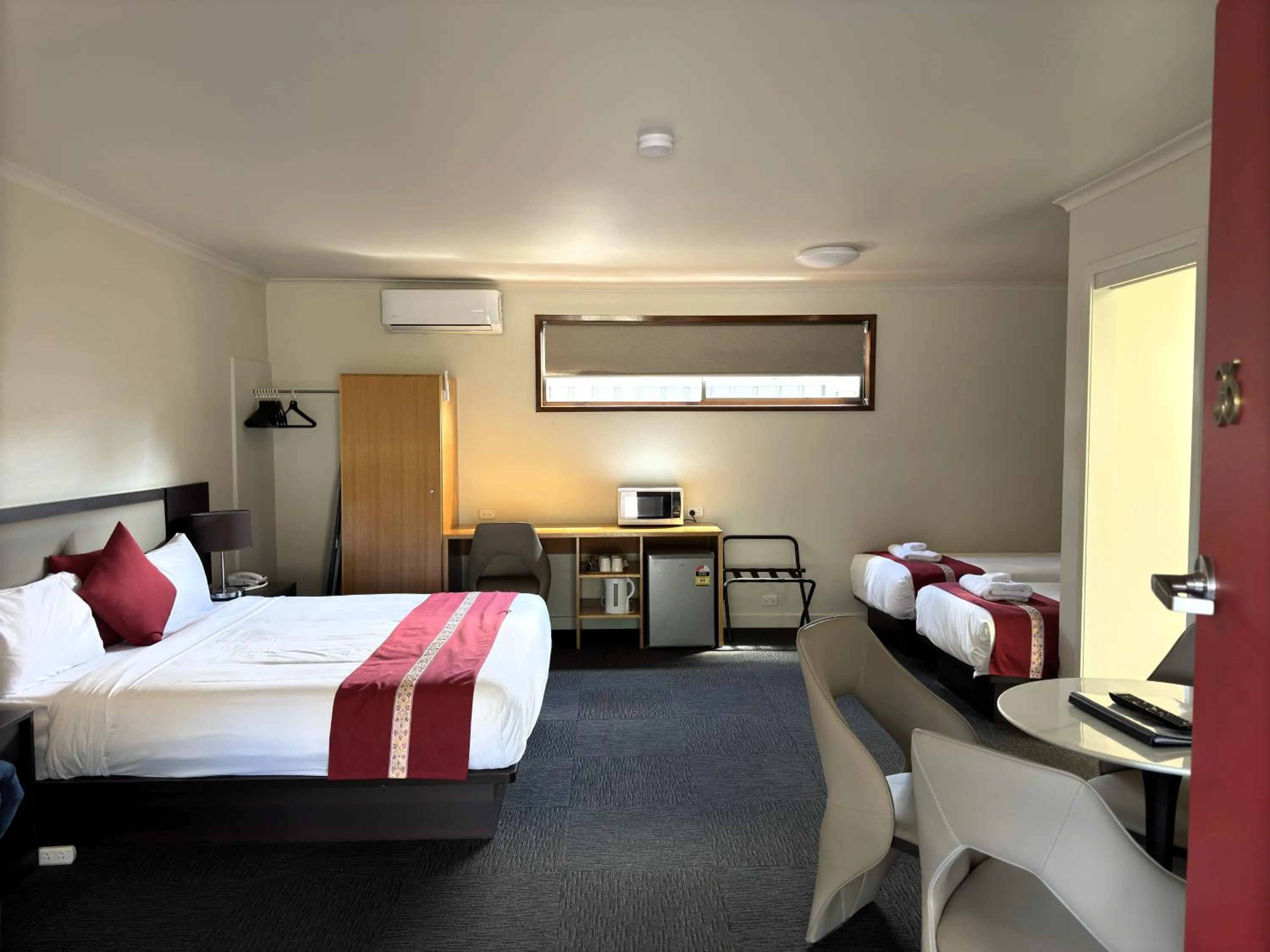 Photo of the whole room, Bed in Botanical Hamilton