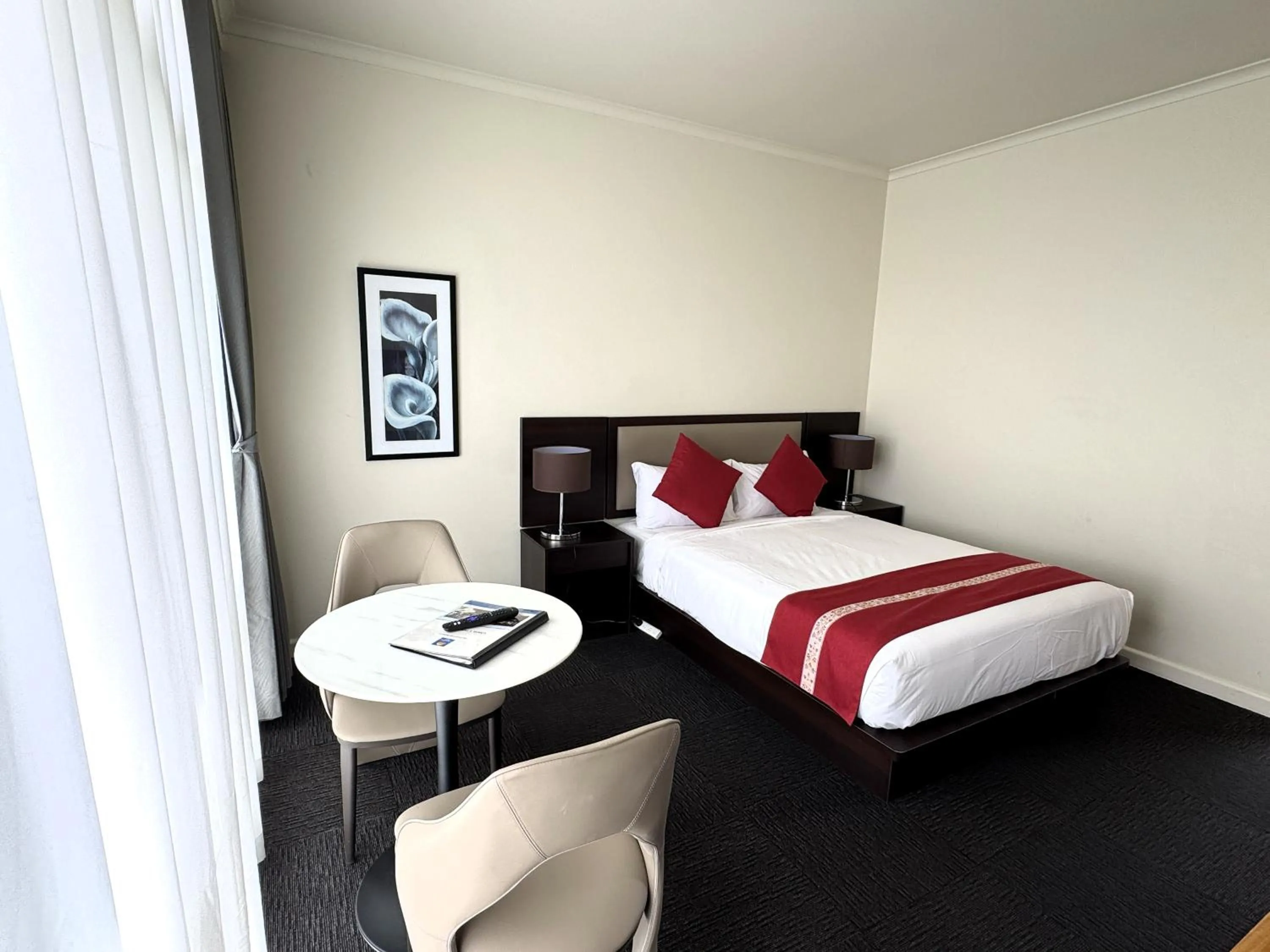 Seating area, Bed in Botanical Hamilton