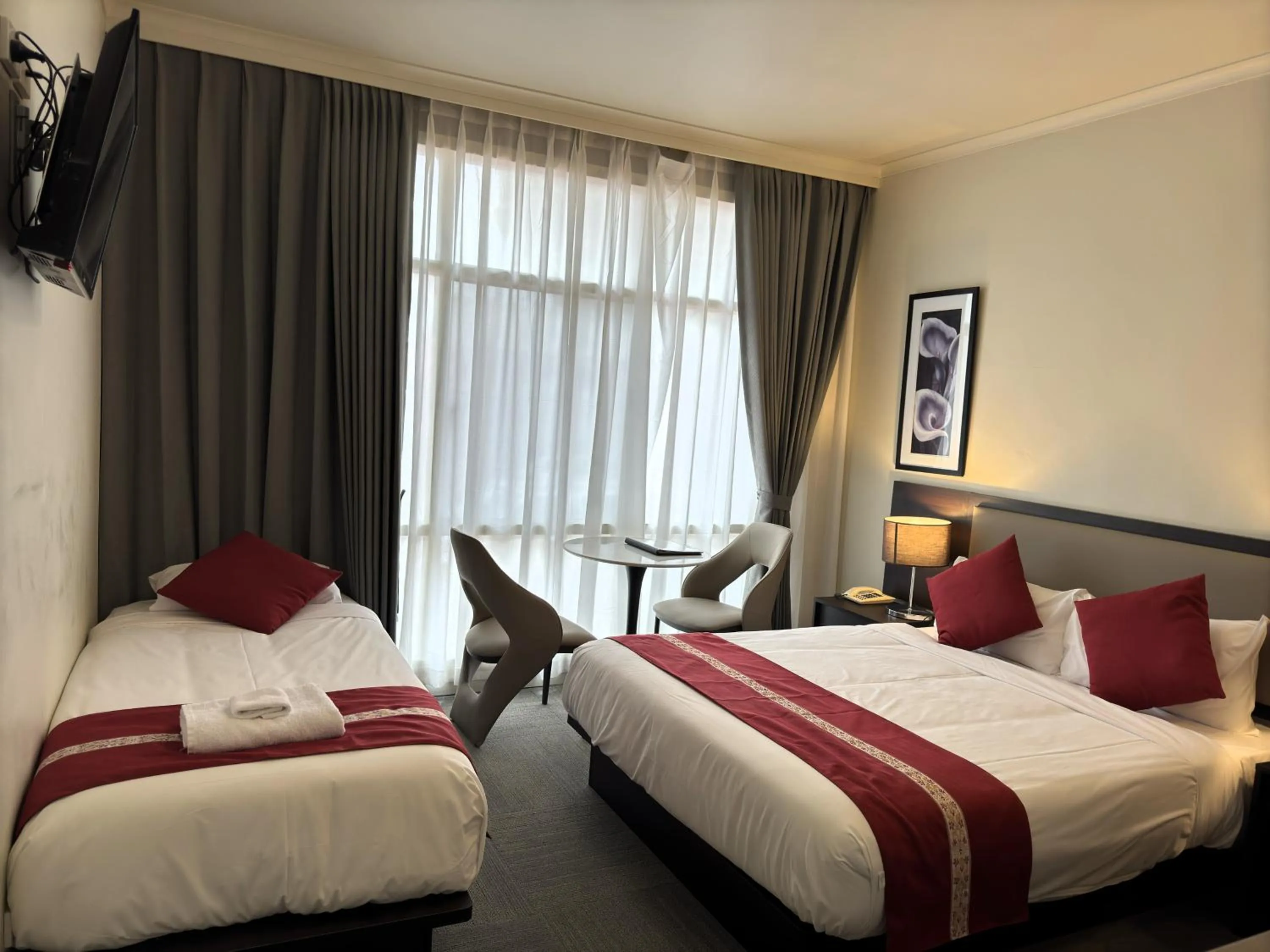 Photo of the whole room, Bed in Botanical Hamilton