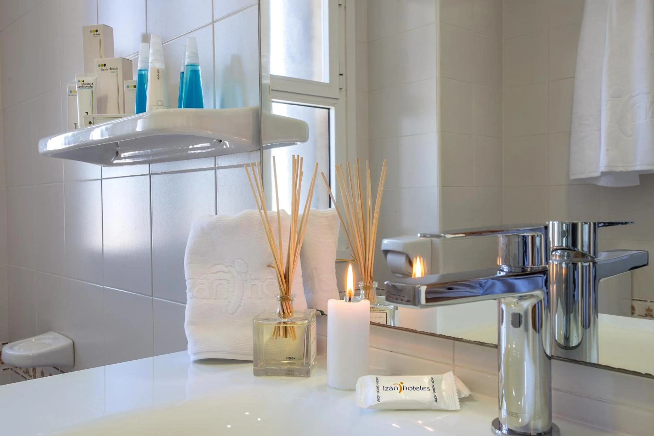 Bathroom in Hotel Izán Cavanna