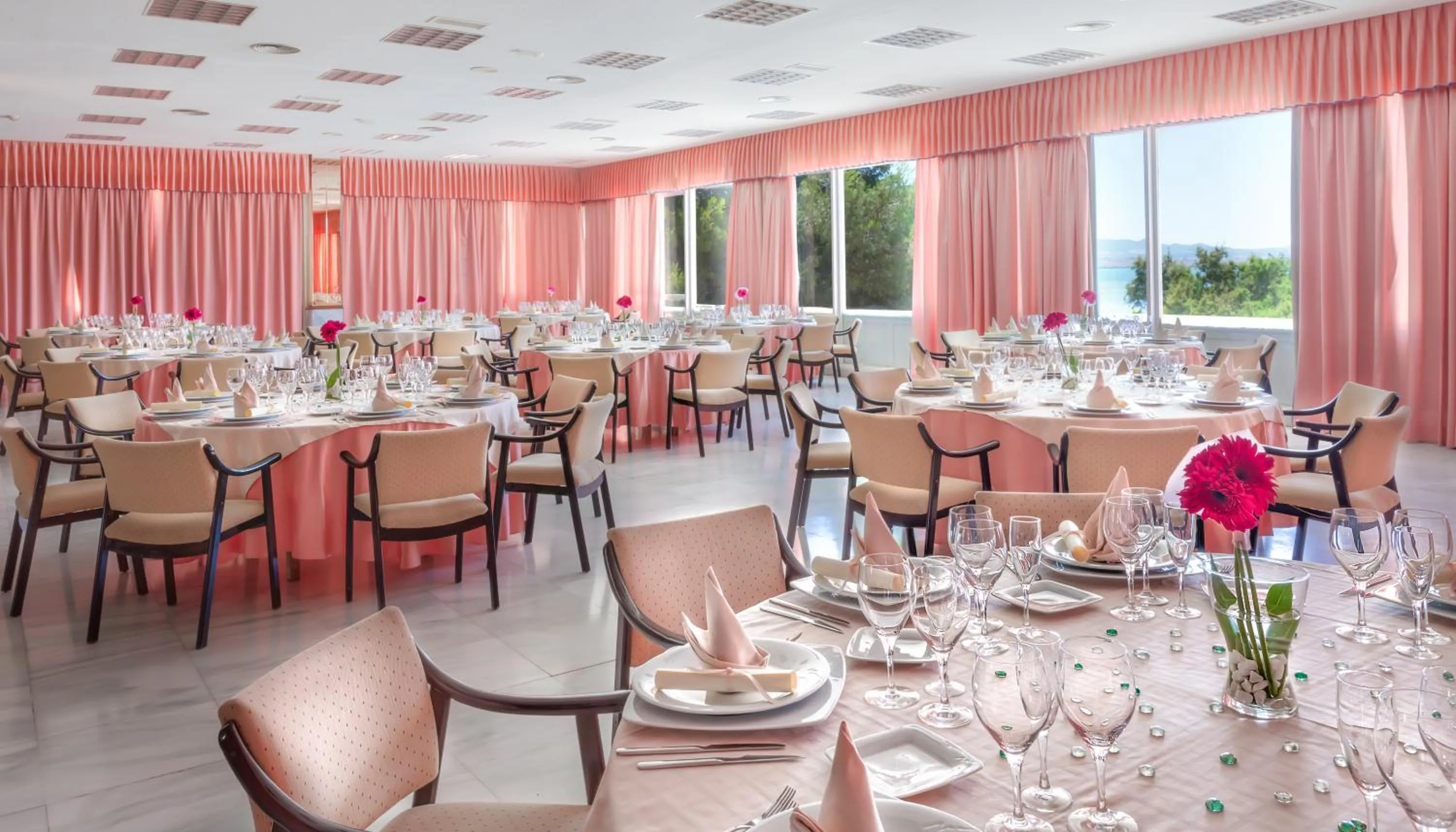 Day in Hotel Izán Cavanna