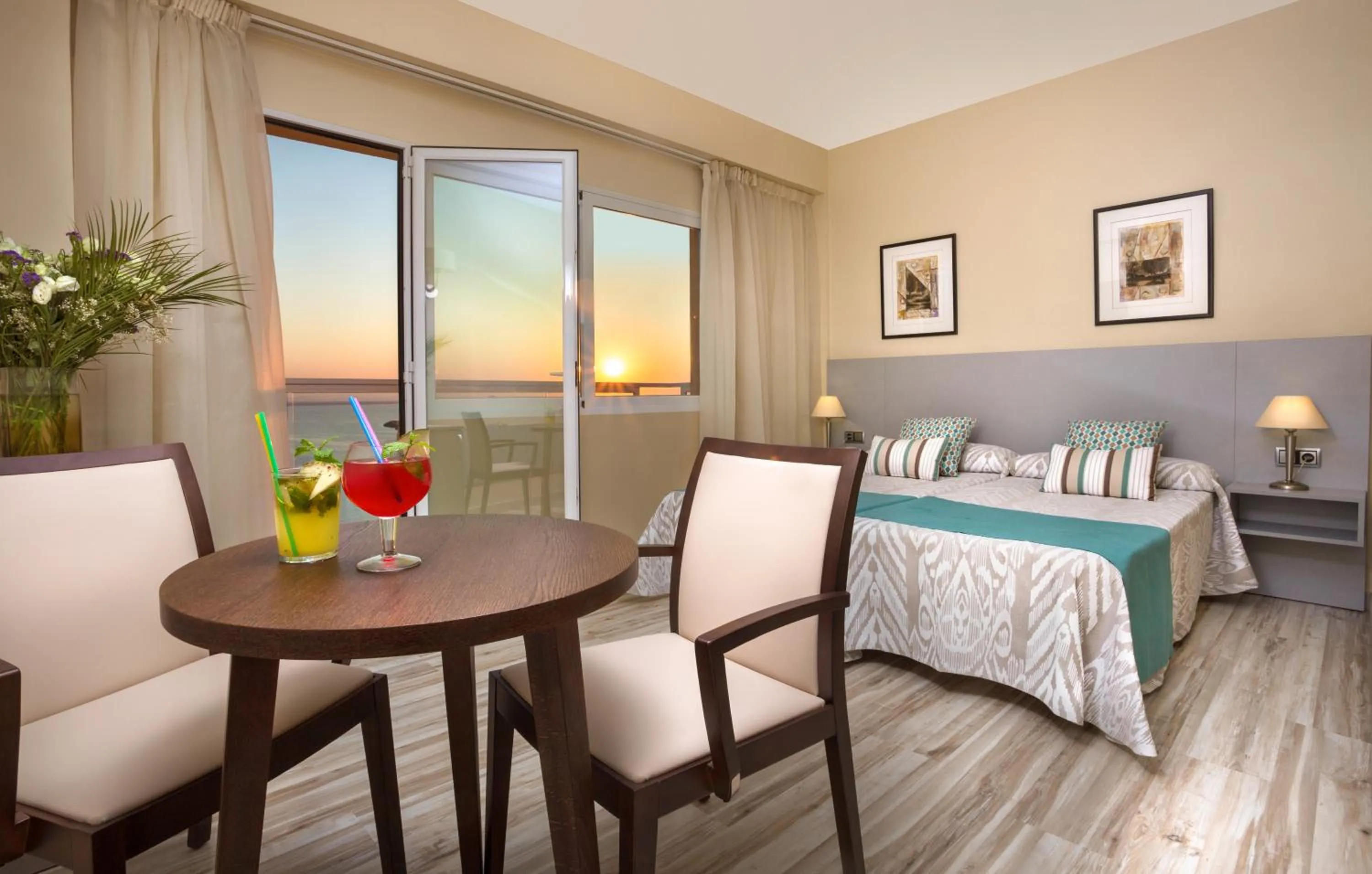 View (from property/room), Bed in Hotel Izán Cavanna