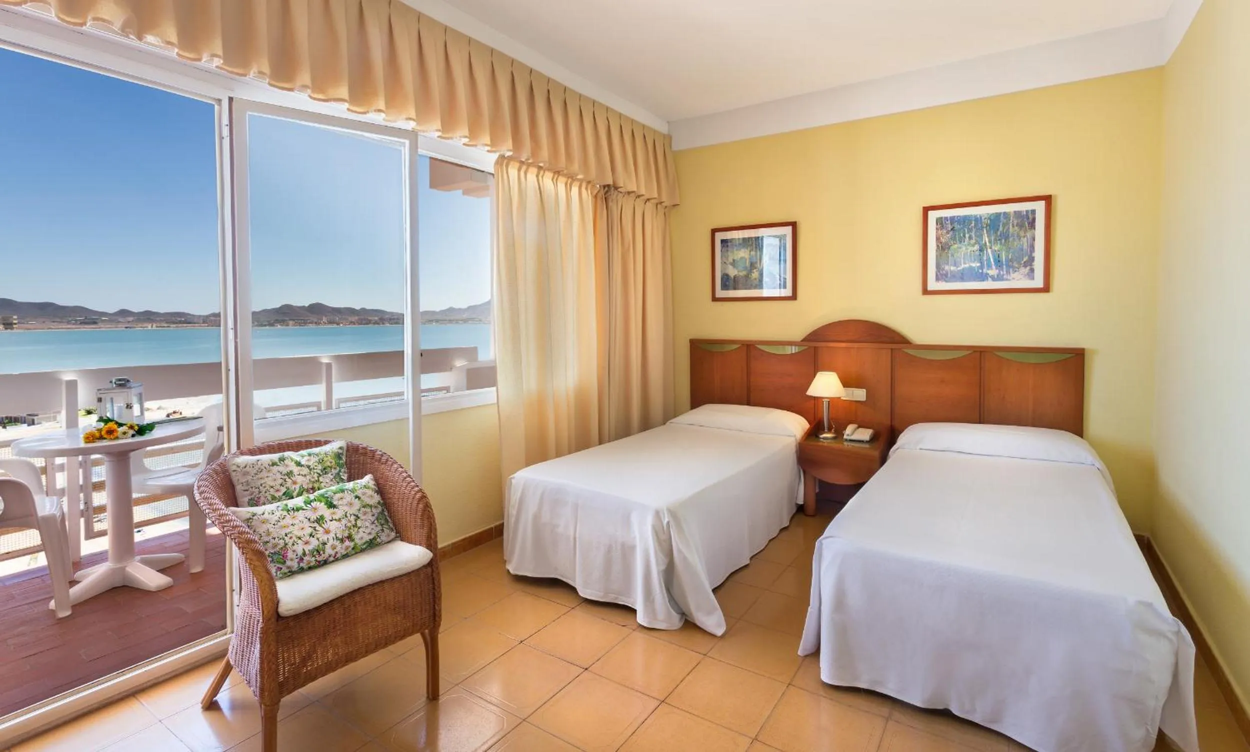 Decorative detail, Bed in Hotel Izán Cavanna