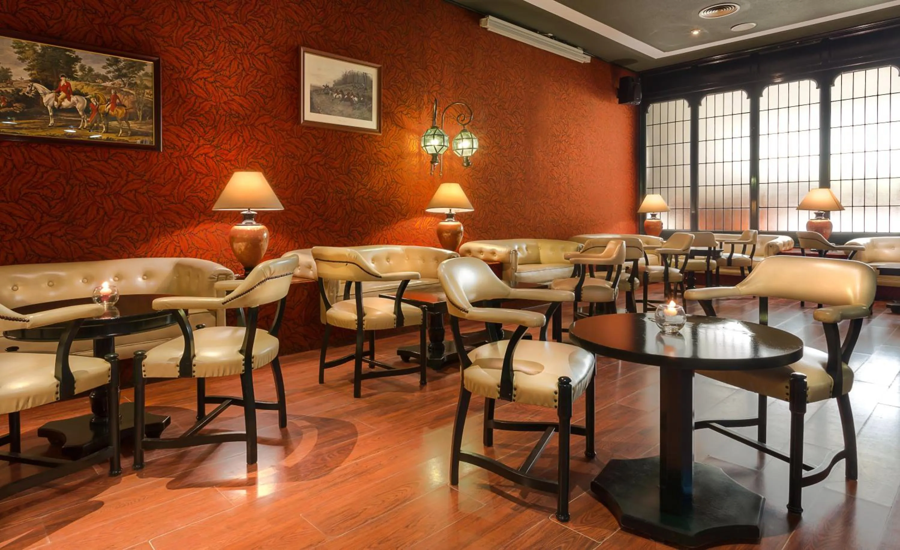 Lounge or bar in Hotel Izán Cavanna