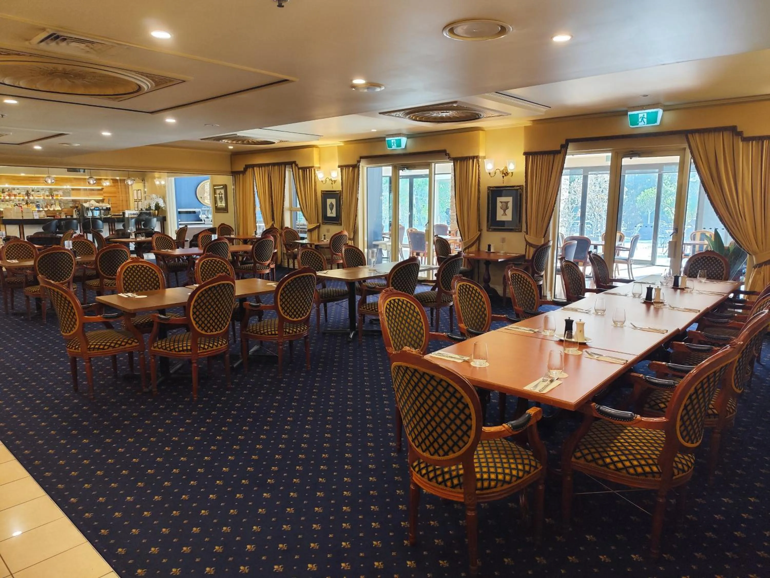 Restaurant/places to eat in Canterbury International Hotel