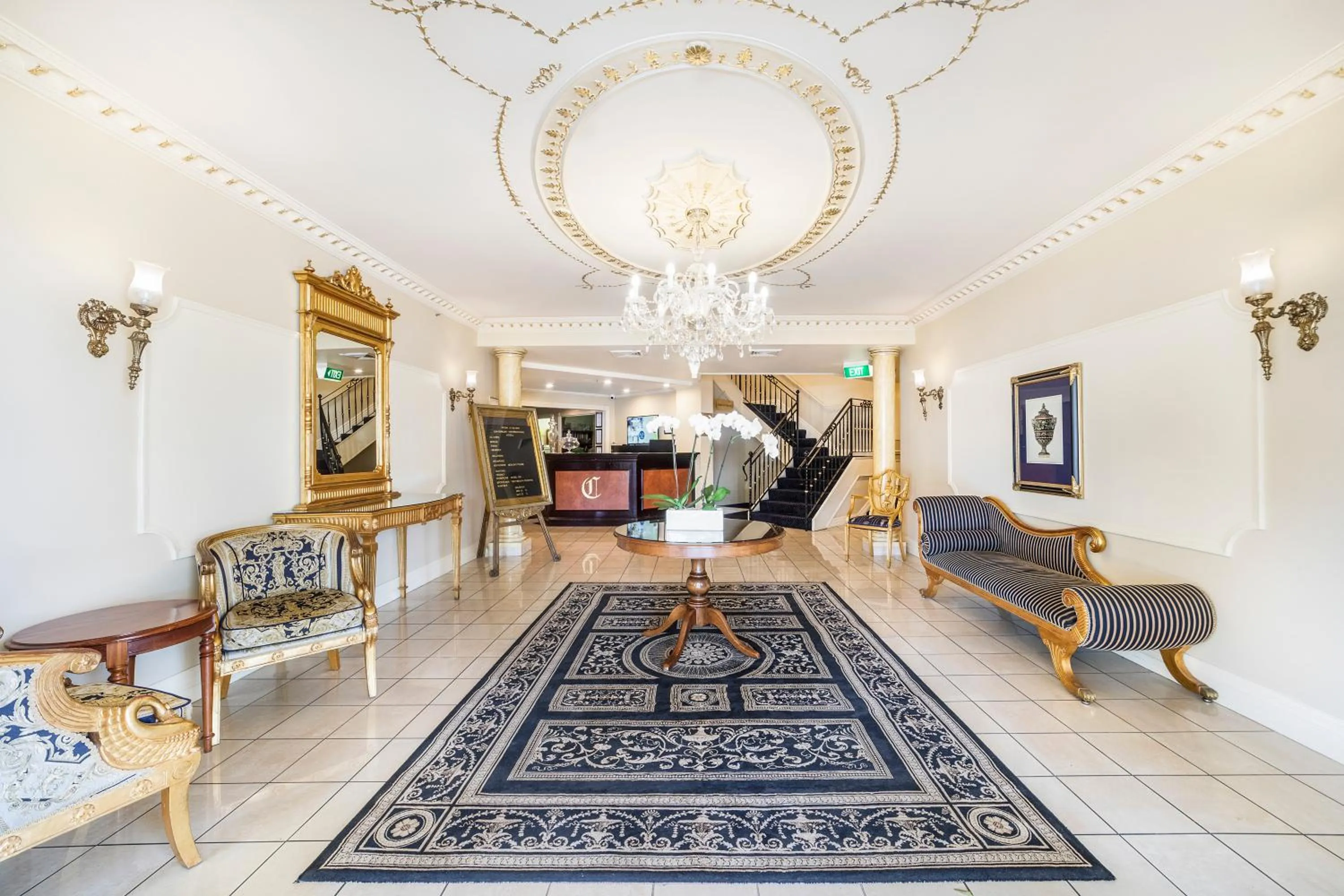 Lobby or reception in Canterbury International Hotel